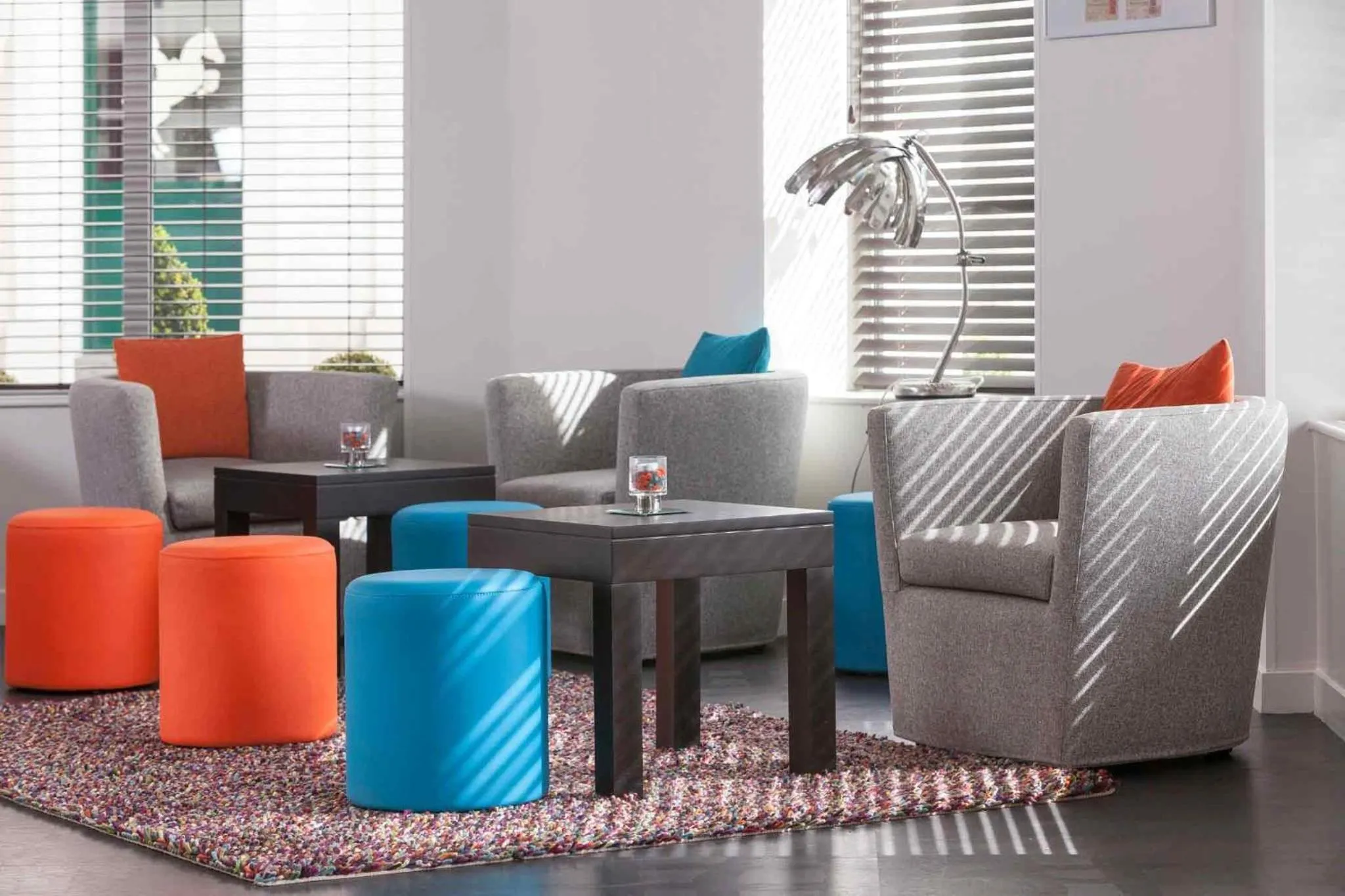 Lounge or bar in ibis Styles Saumur Gare Centre