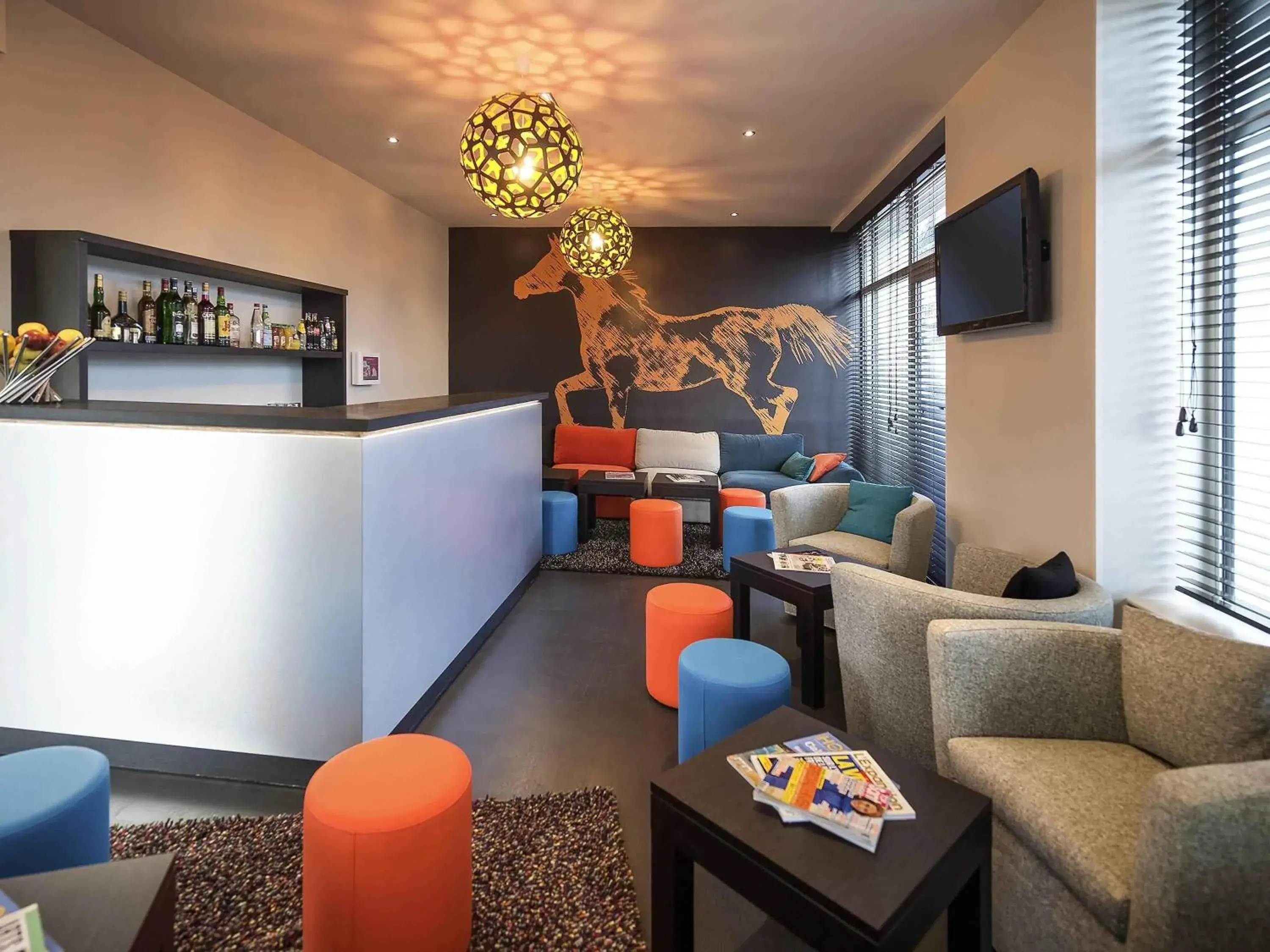 Lounge or bar in ibis Styles Saumur Gare Centre Lounge or bar in ibis Styles Saumur Gare Centre
