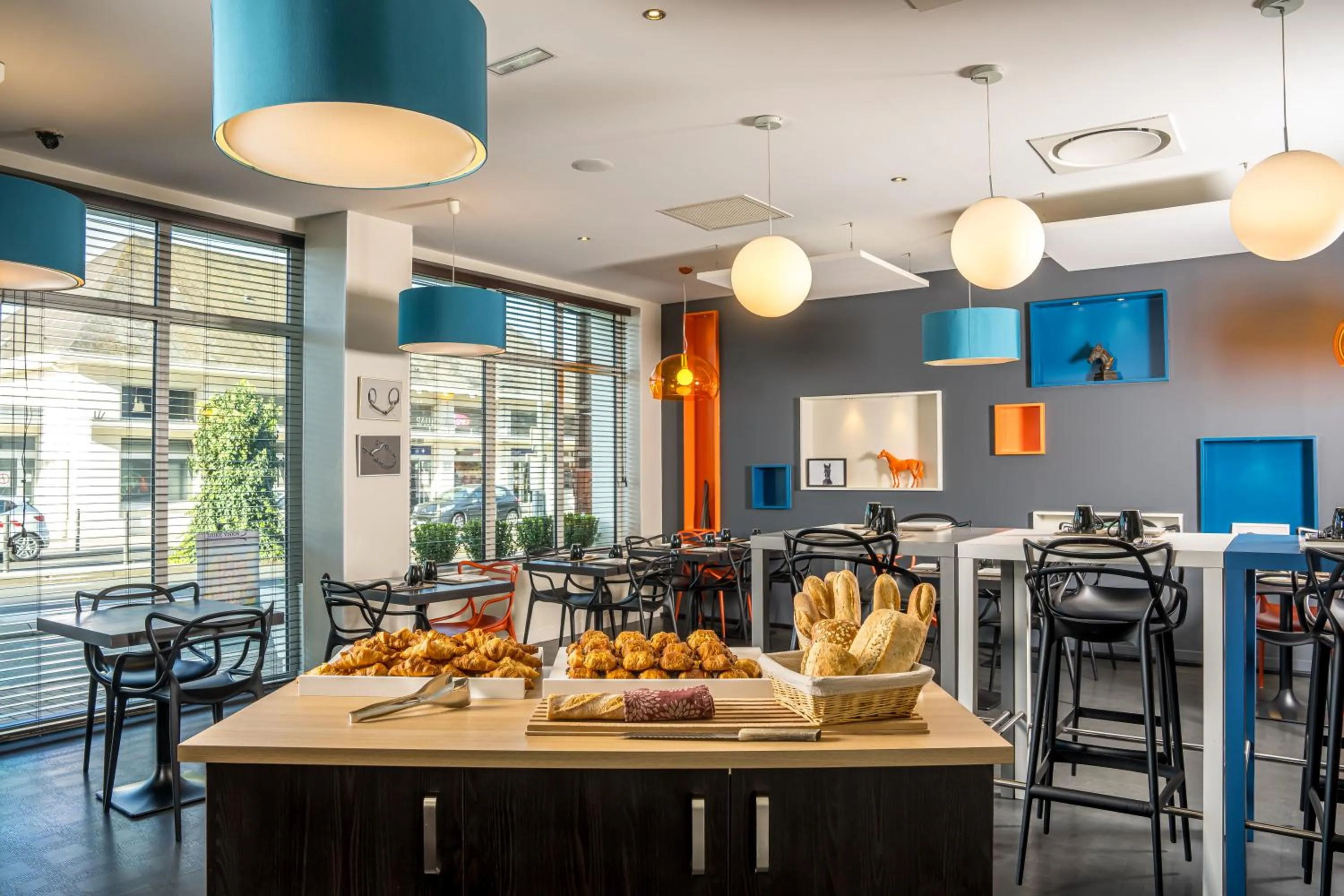 Food and drinks in ibis Styles Saumur Gare Centre