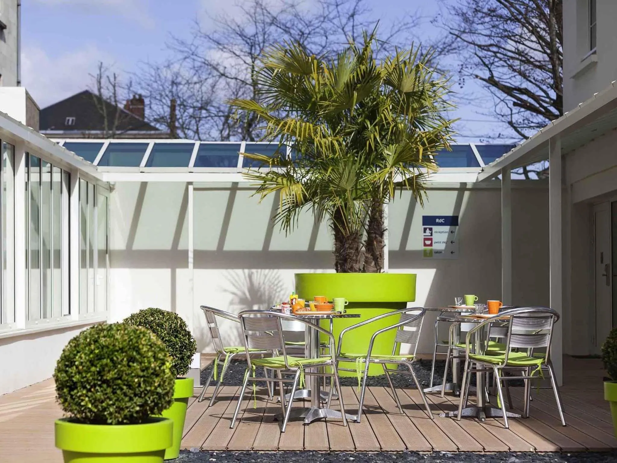 Lounge or bar in ibis Styles Saumur Gare Centre