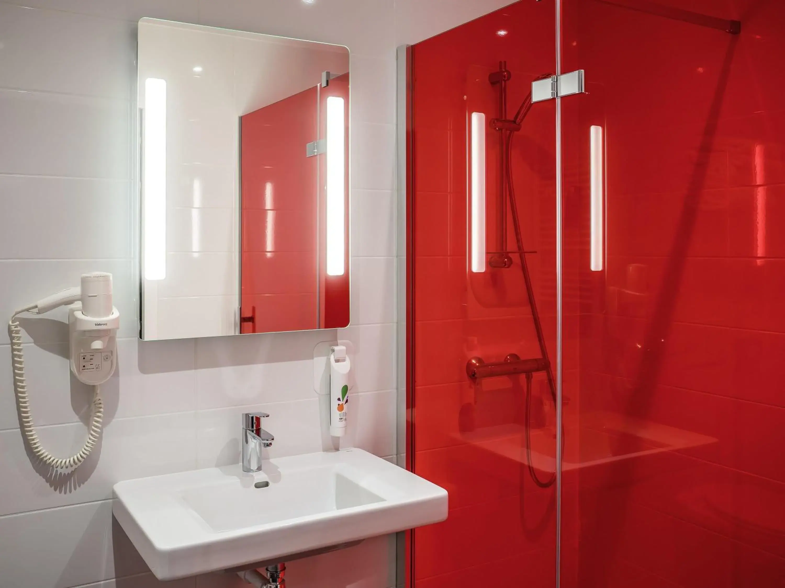 Bedroom in ibis Styles Saumur Gare Centre Bedroom in ibis Styles Saumur Gare Centre