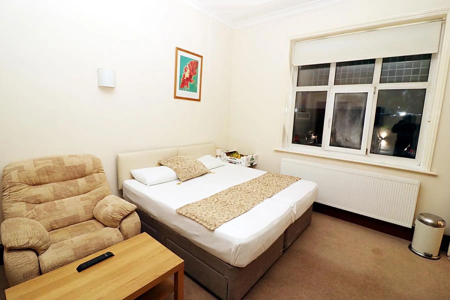 Bed in Gatwick Inn Hotel - For A Peaceful Overnight Stay