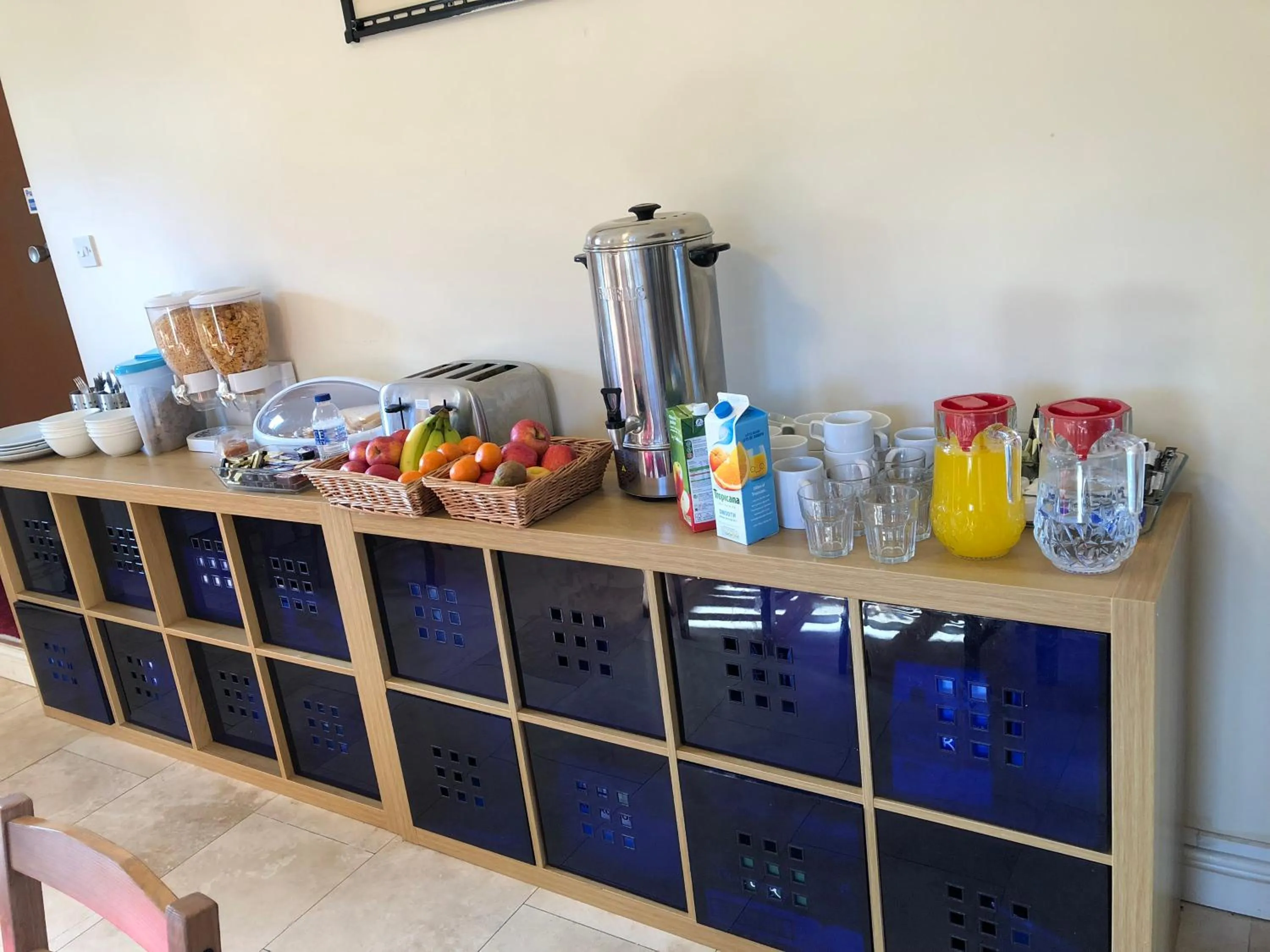 Coffee/tea facilities in Gatwick Inn Hotel - For A Peaceful Overnight Stay