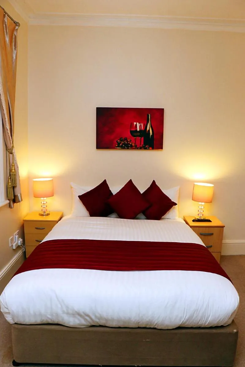 Bed in Gatwick Inn Hotel - For A Peaceful Overnight Stay
