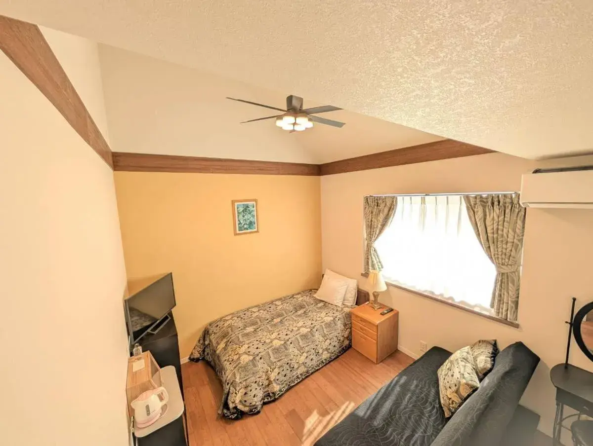 Twin Room with Mountain View - single occupancy in Pension Green Lake Twin Room with Mountain View - single occupancy in Pension Green Lake