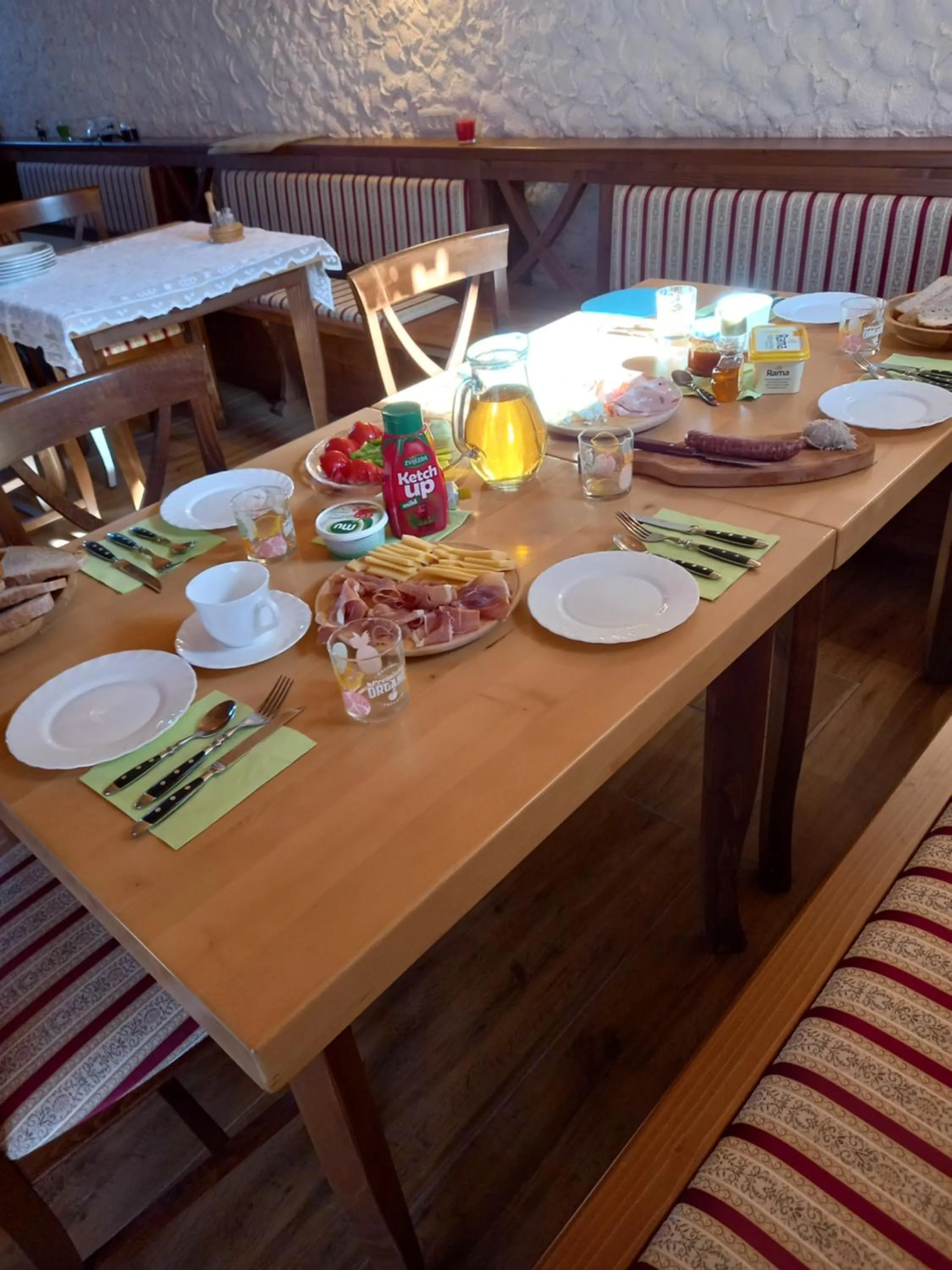 Breakfast in Apartments Tubej