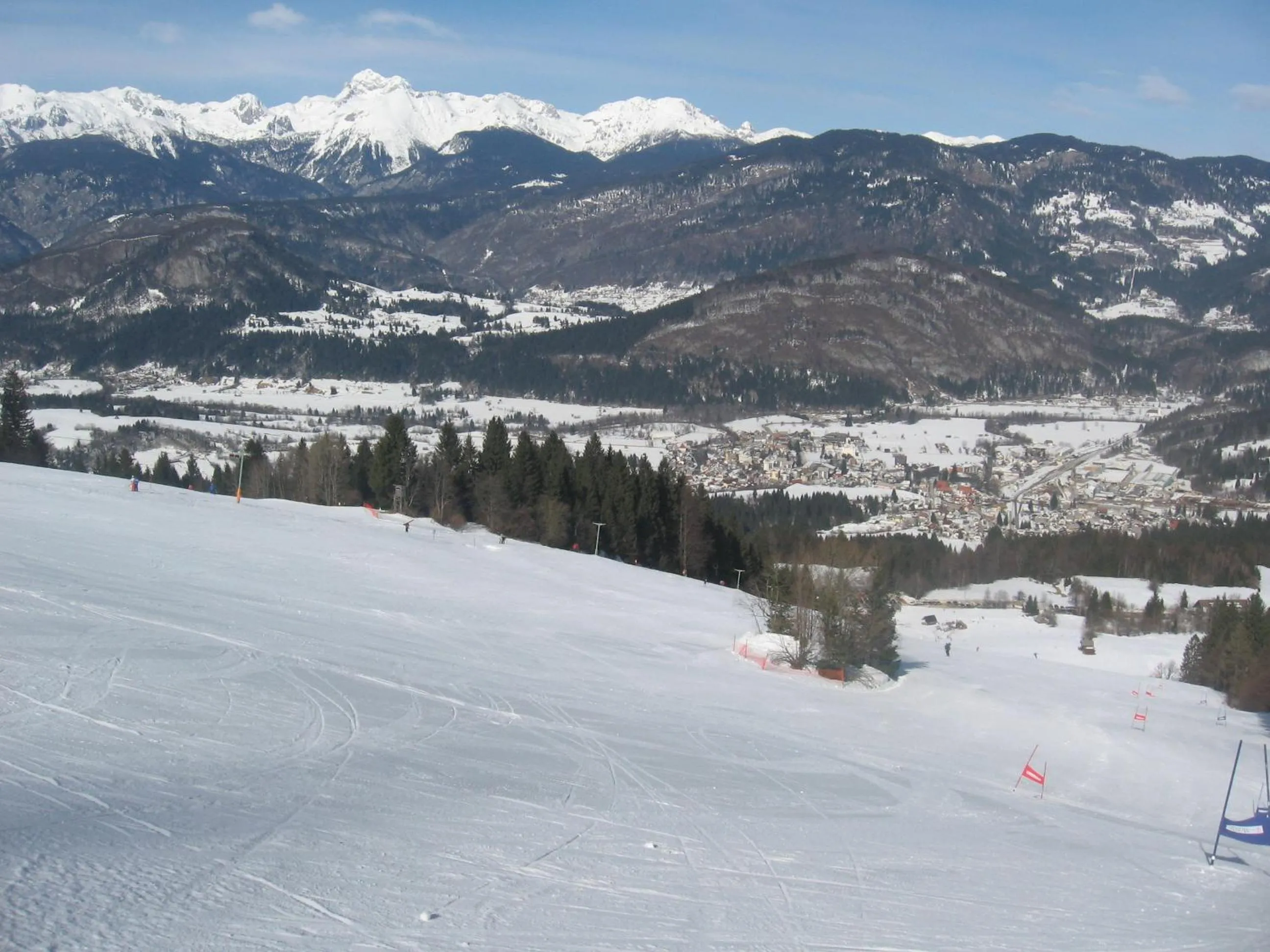 Skiing in Apartments Tubej