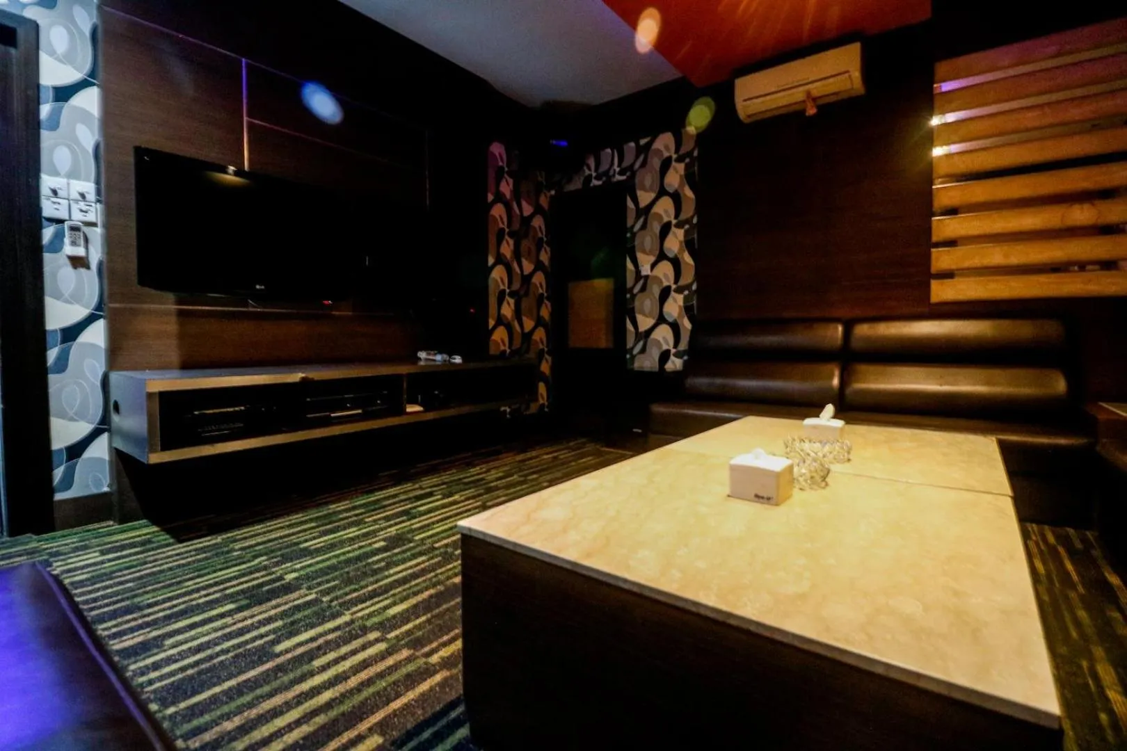 Area and facilities in RedDoorz Plus near DC Mall Batam