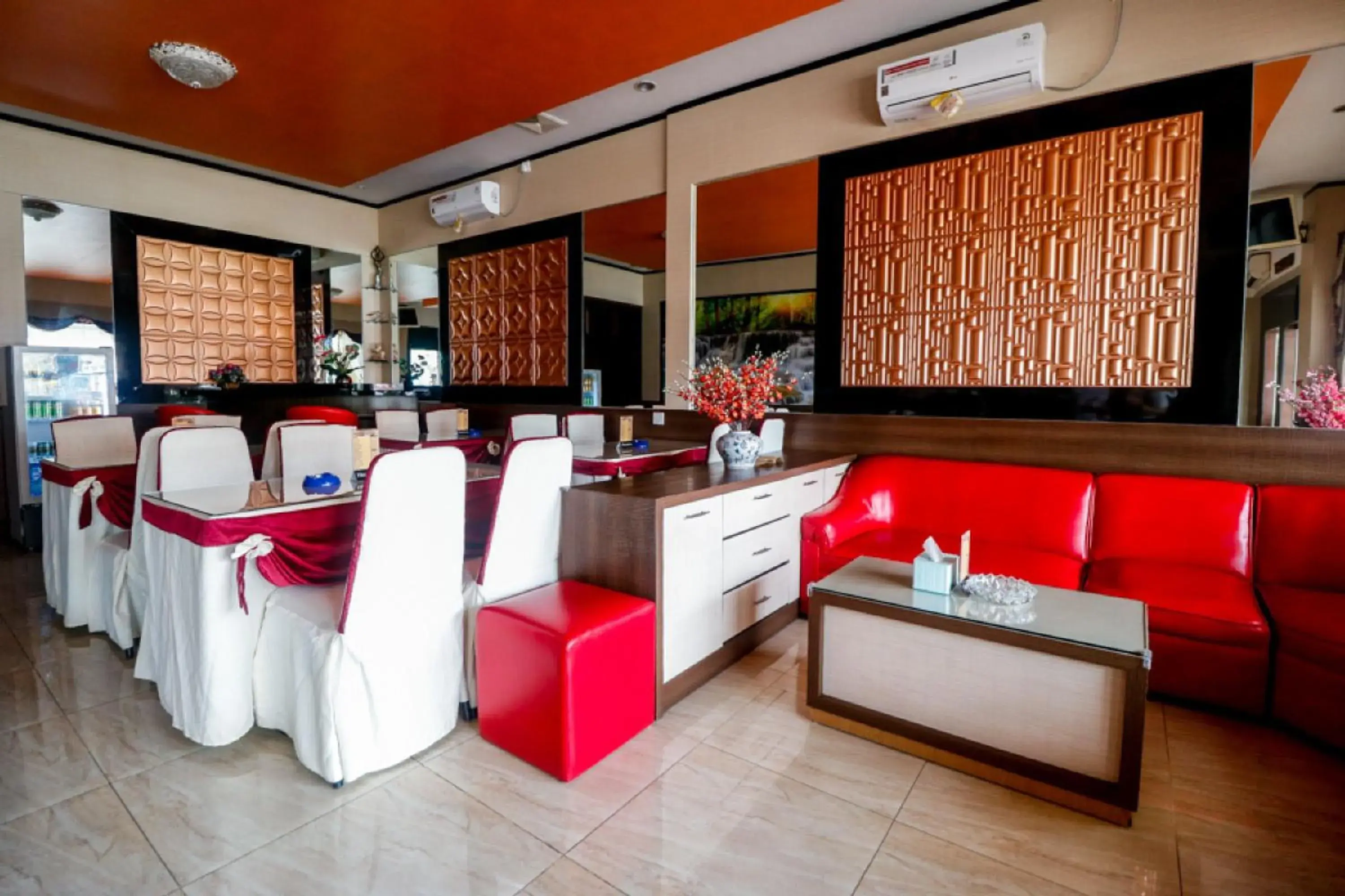 Restaurant/places to eat in RedDoorz Plus near DC Mall Batam Restaurant/places to eat in RedDoorz Plus near DC Mall Batam