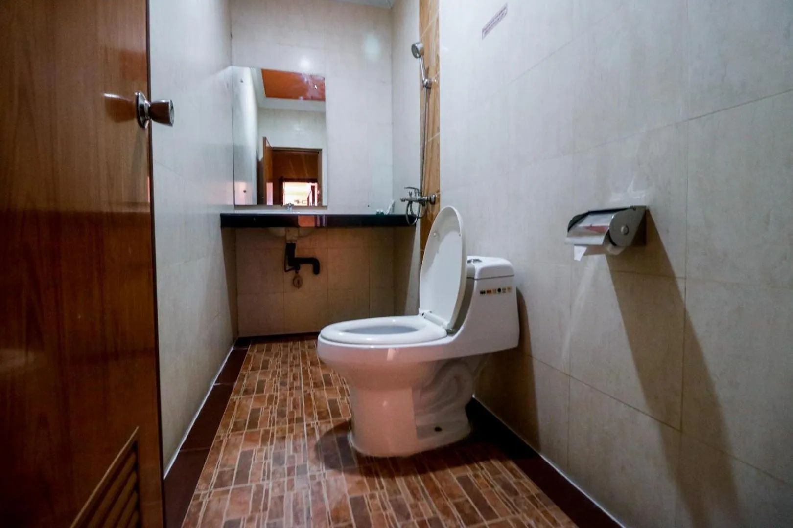 Bathroom in RedDoorz Plus near DC Mall Batam