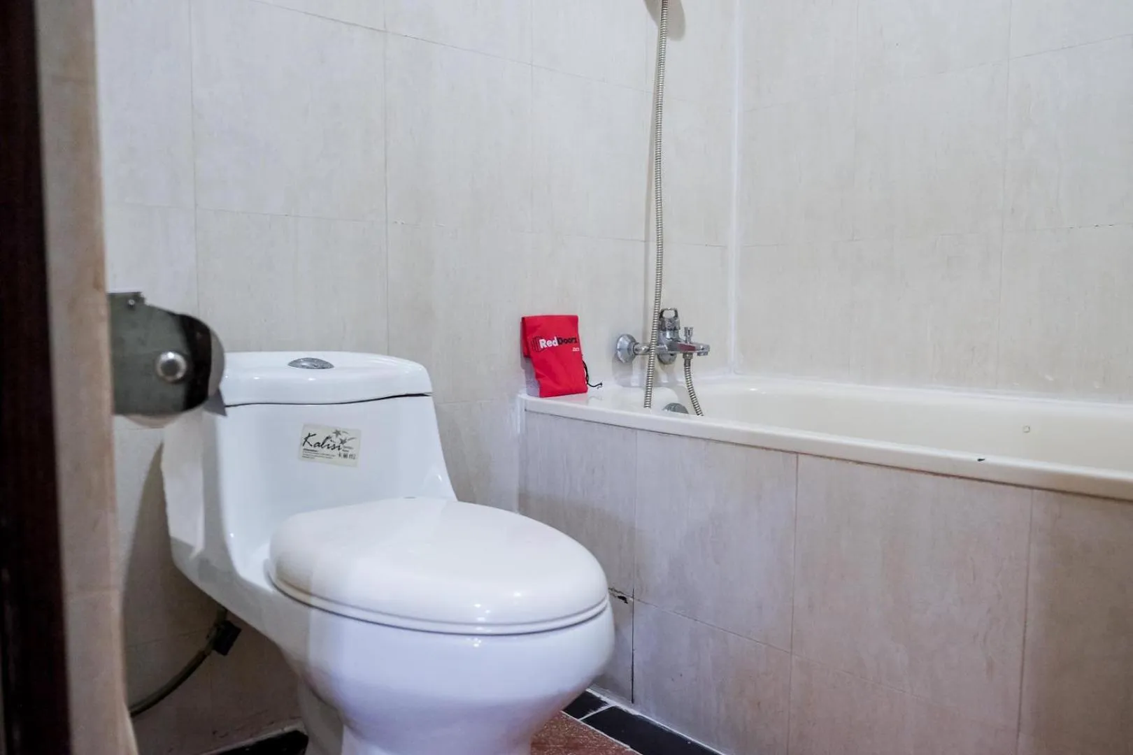 Bathroom in RedDoorz Plus near DC Mall Batam