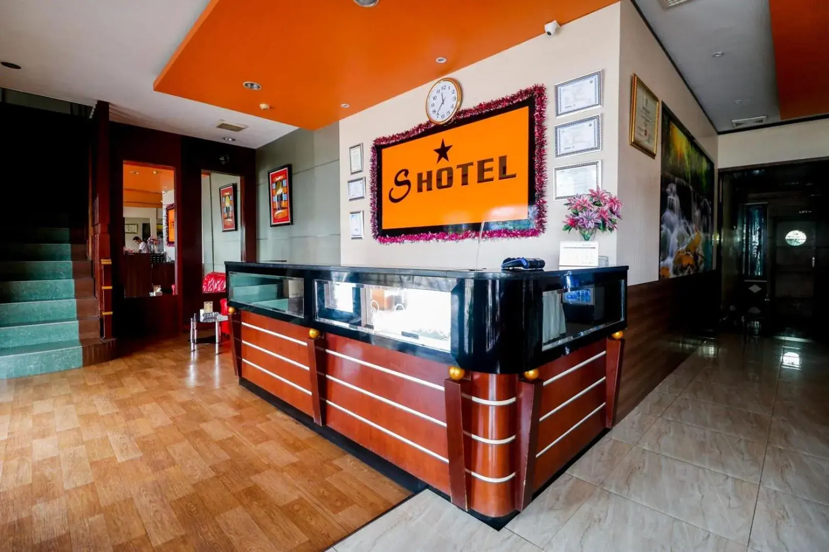 Lobby or reception in RedDoorz Plus near DC Mall Batam Lobby or reception in RedDoorz Plus near DC Mall Batam