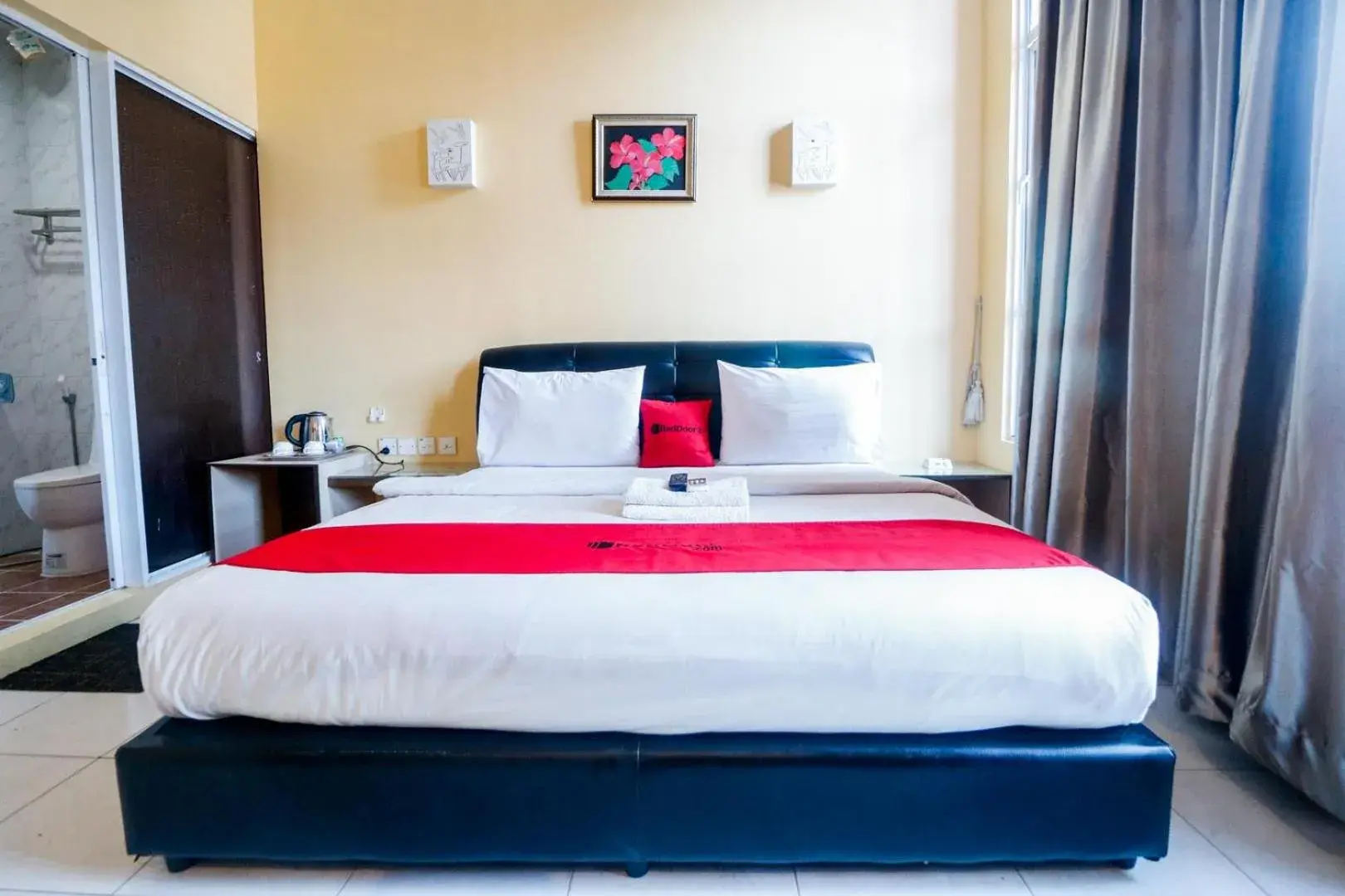 Bedroom, Bed in RedDoorz Plus near DC Mall Batam Bedroom, Bed in RedDoorz Plus near DC Mall Batam