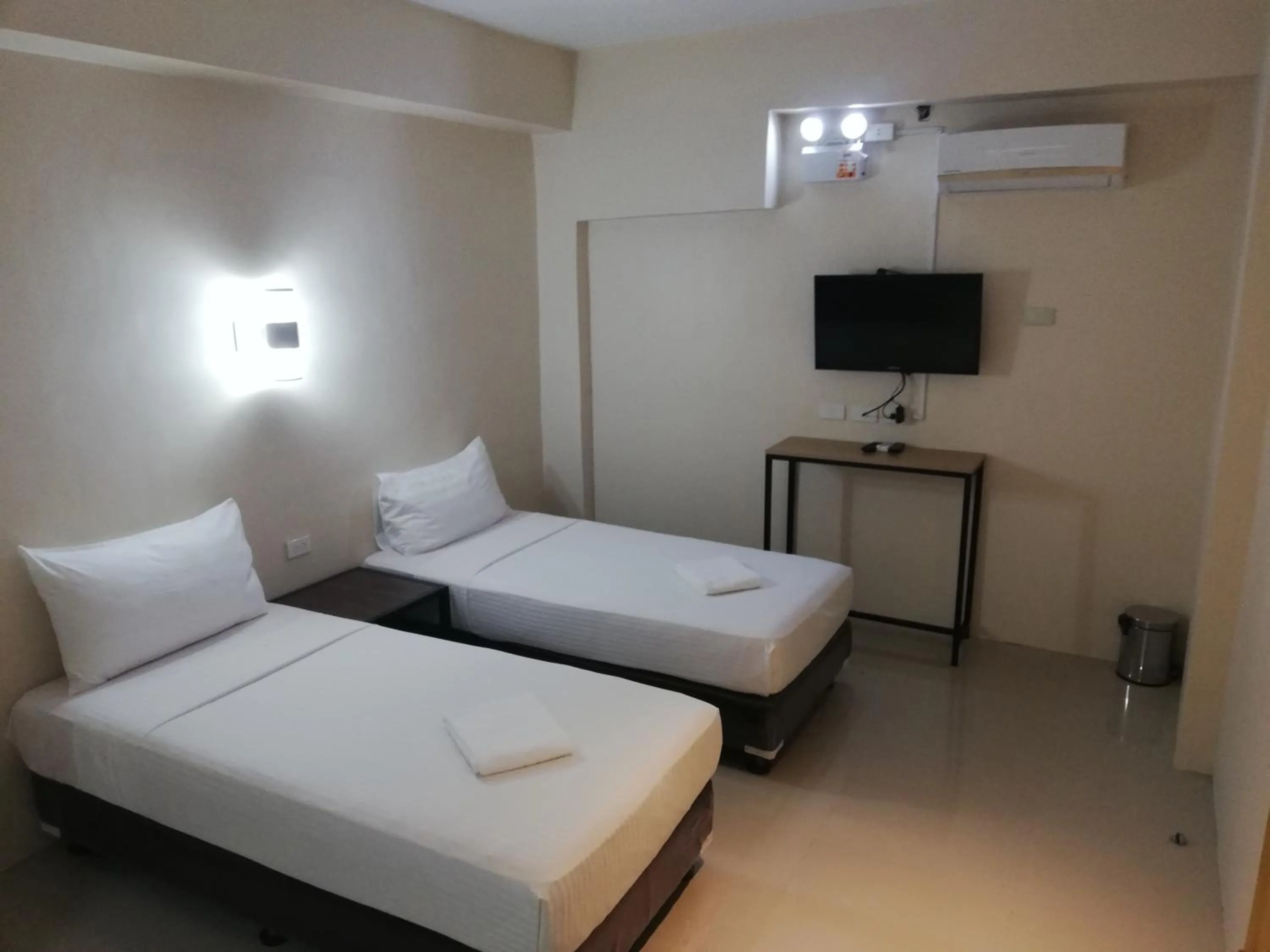 Communal lounge/ TV room, Bed in Eon Centennial Express Hotel