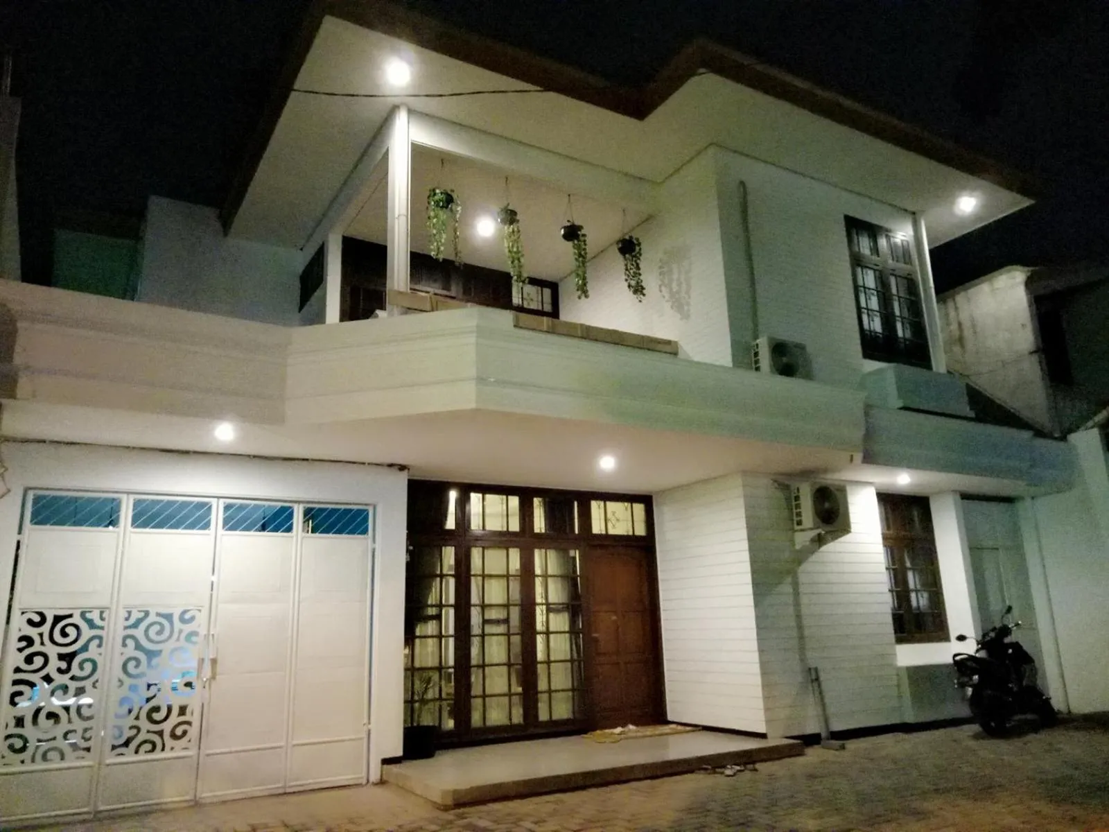 Property logo or sign in RedDoorz near Sanan Malang