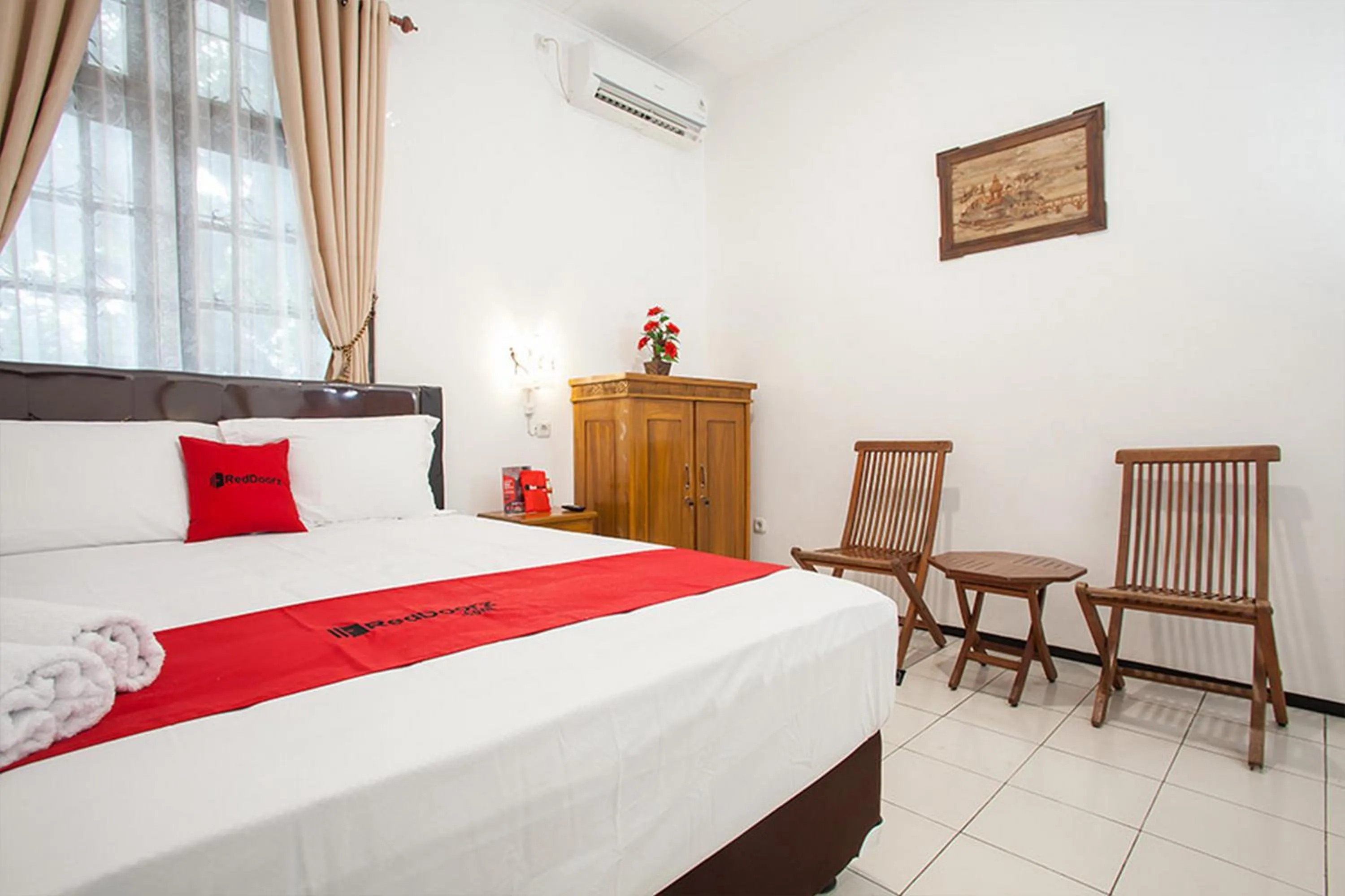 Bedroom, Bed in RedDoorz near Sanan Malang
