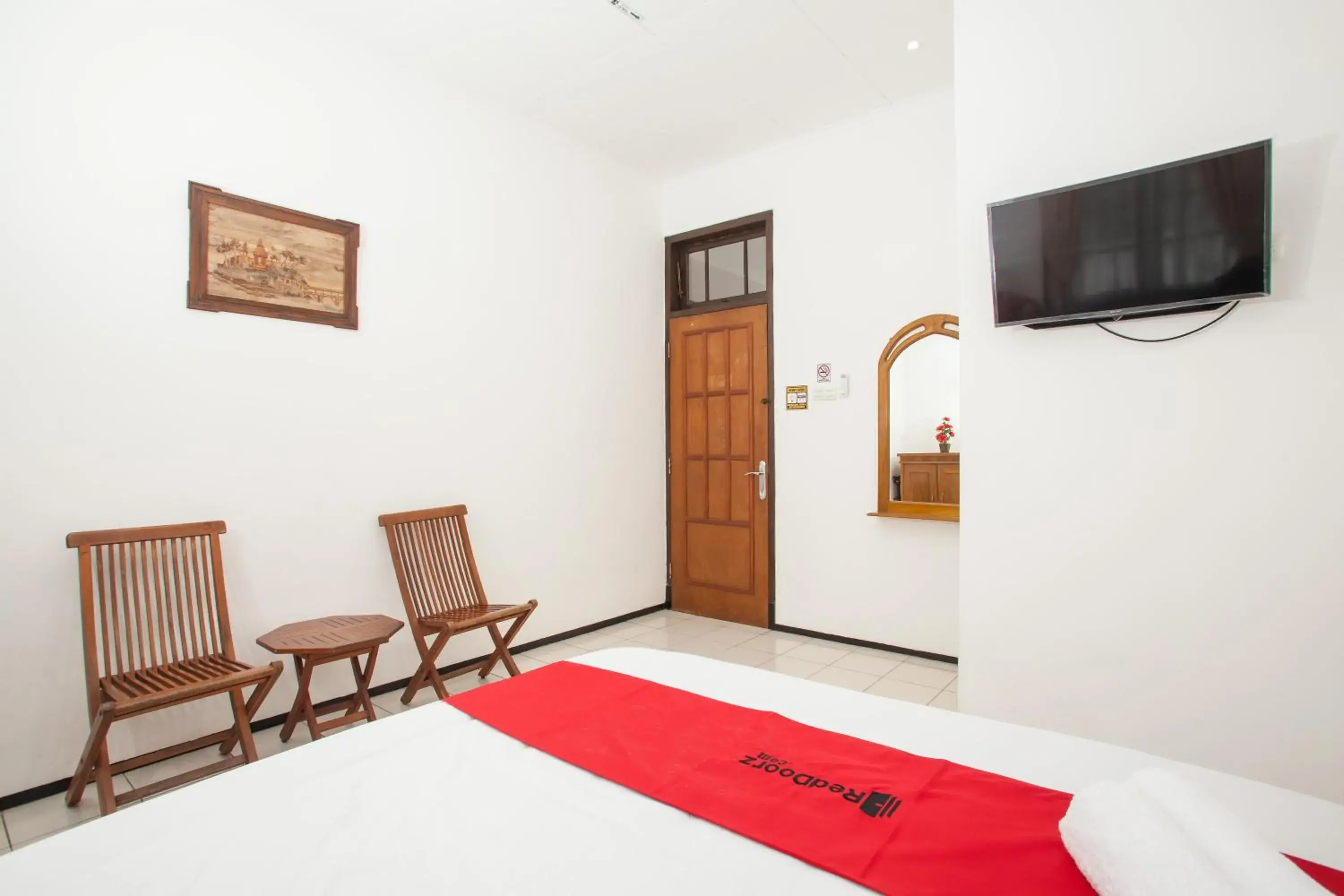 Bedroom, Bed in RedDoorz near Sanan Malang Bedroom, Bed in RedDoorz near Sanan Malang