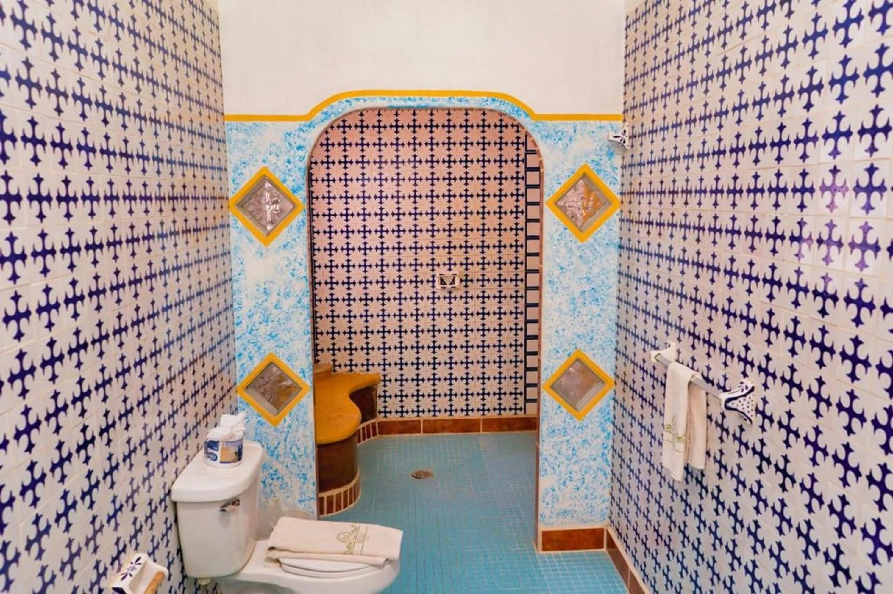 Shower in Hotel Rega Suites Guayabitos - Family & Kitchen