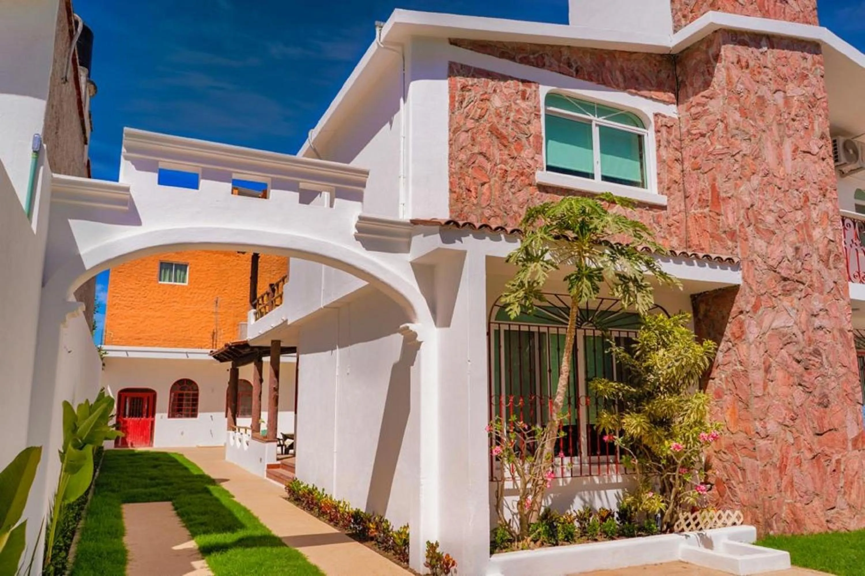 Garden in Hotel Rega Suites Guayabitos - Family & Kitchen