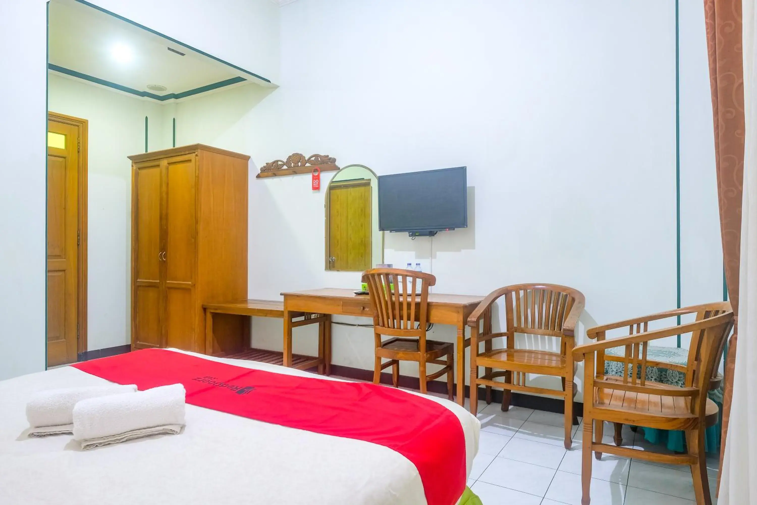 Bedroom, Bed in RedDoorz near XT Square Yogyakarta Bedroom, Bed in RedDoorz near XT Square Yogyakarta