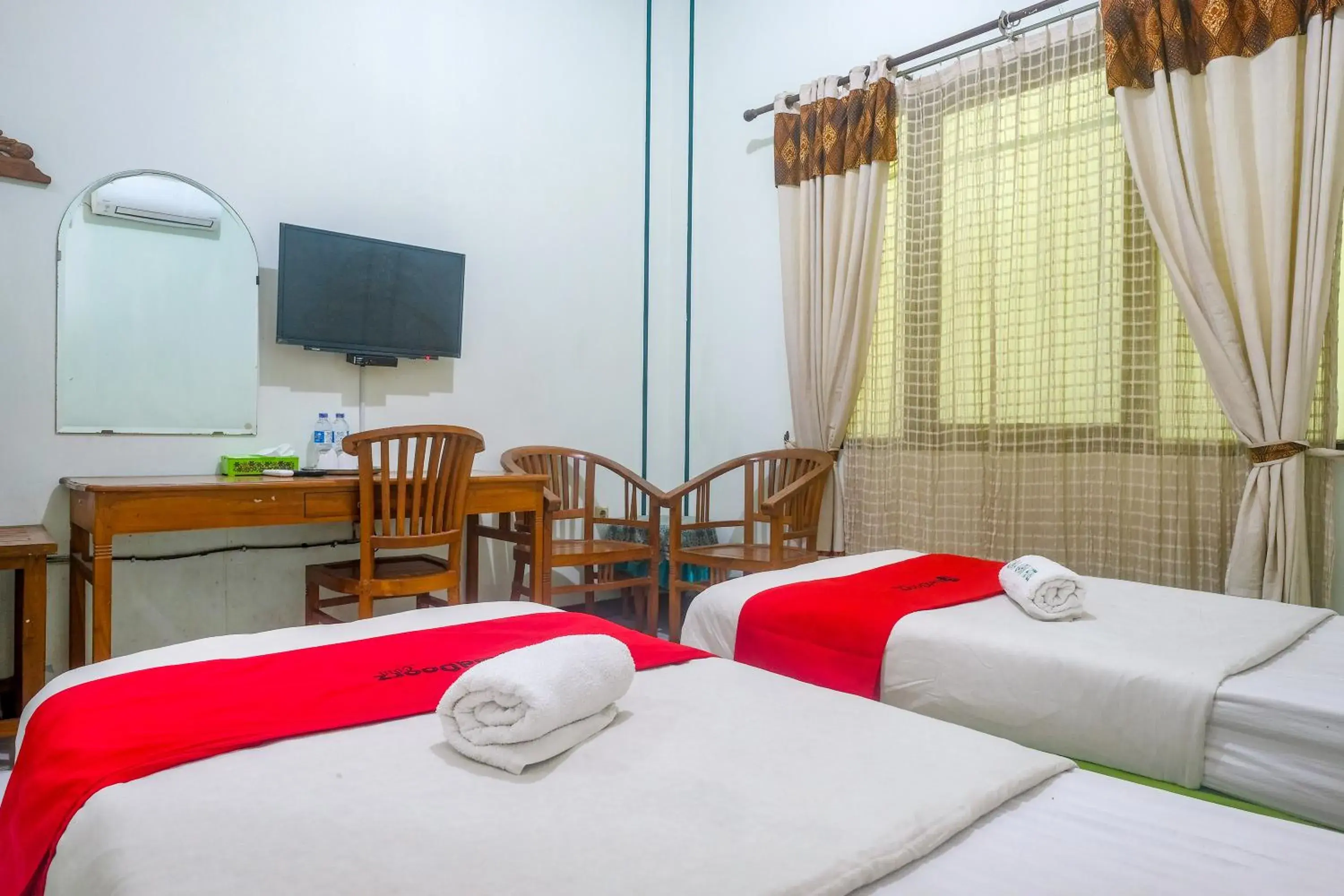 Bedroom, Bed in RedDoorz near XT Square Yogyakarta Bedroom, Bed in RedDoorz near XT Square Yogyakarta