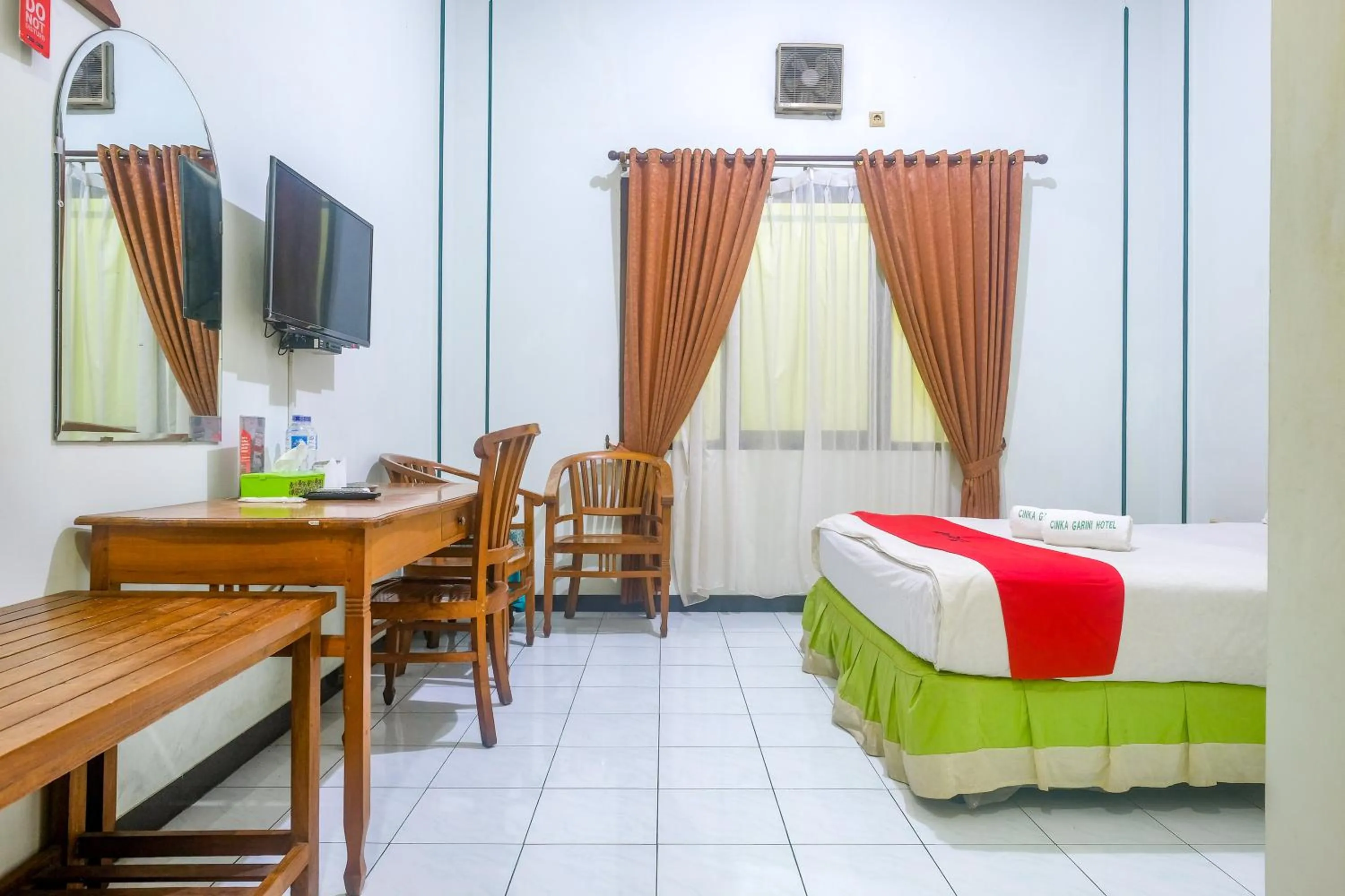 Bedroom, Bed in RedDoorz near XT Square Yogyakarta