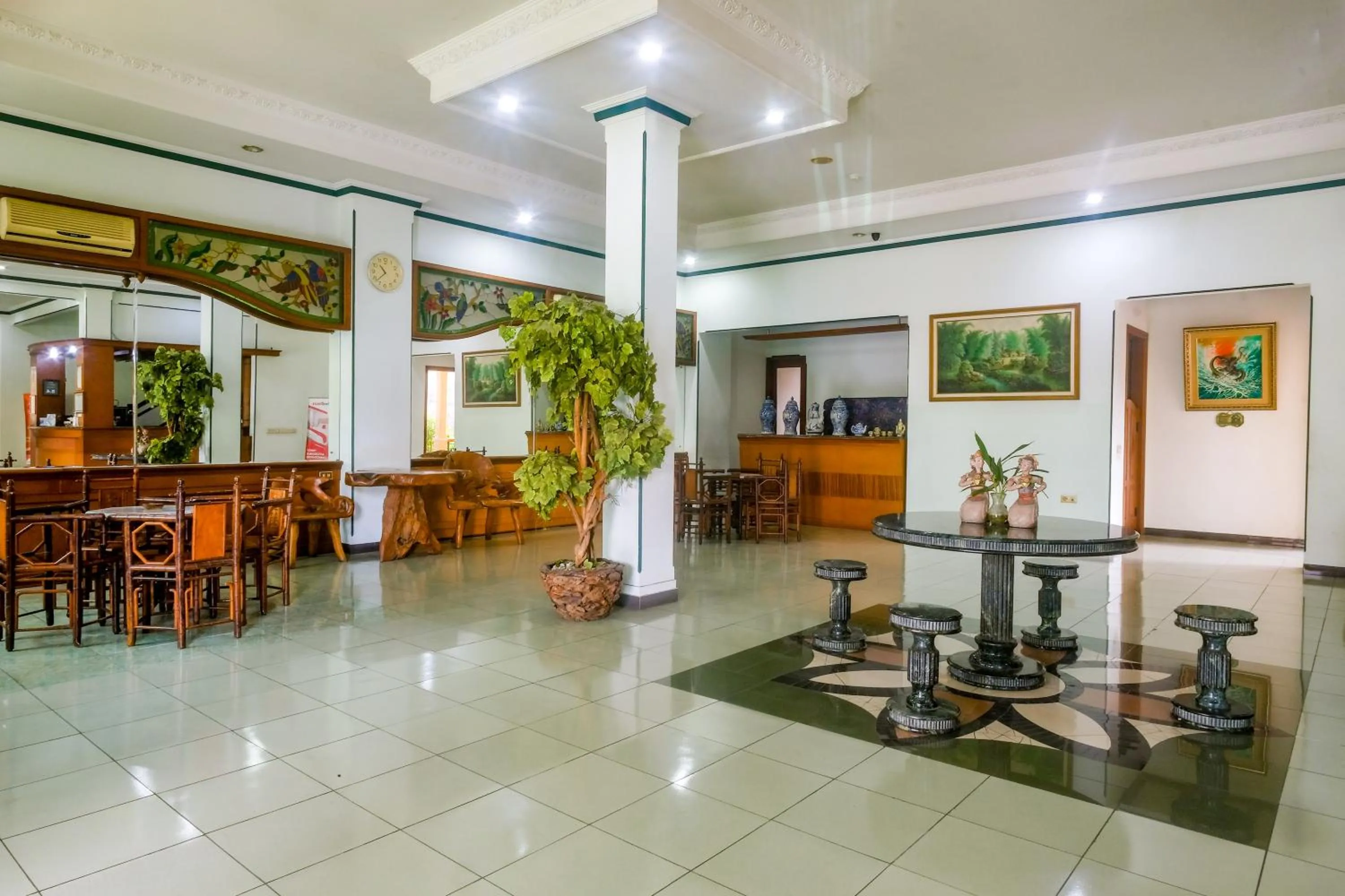 Lobby or reception in RedDoorz near XT Square Yogyakarta