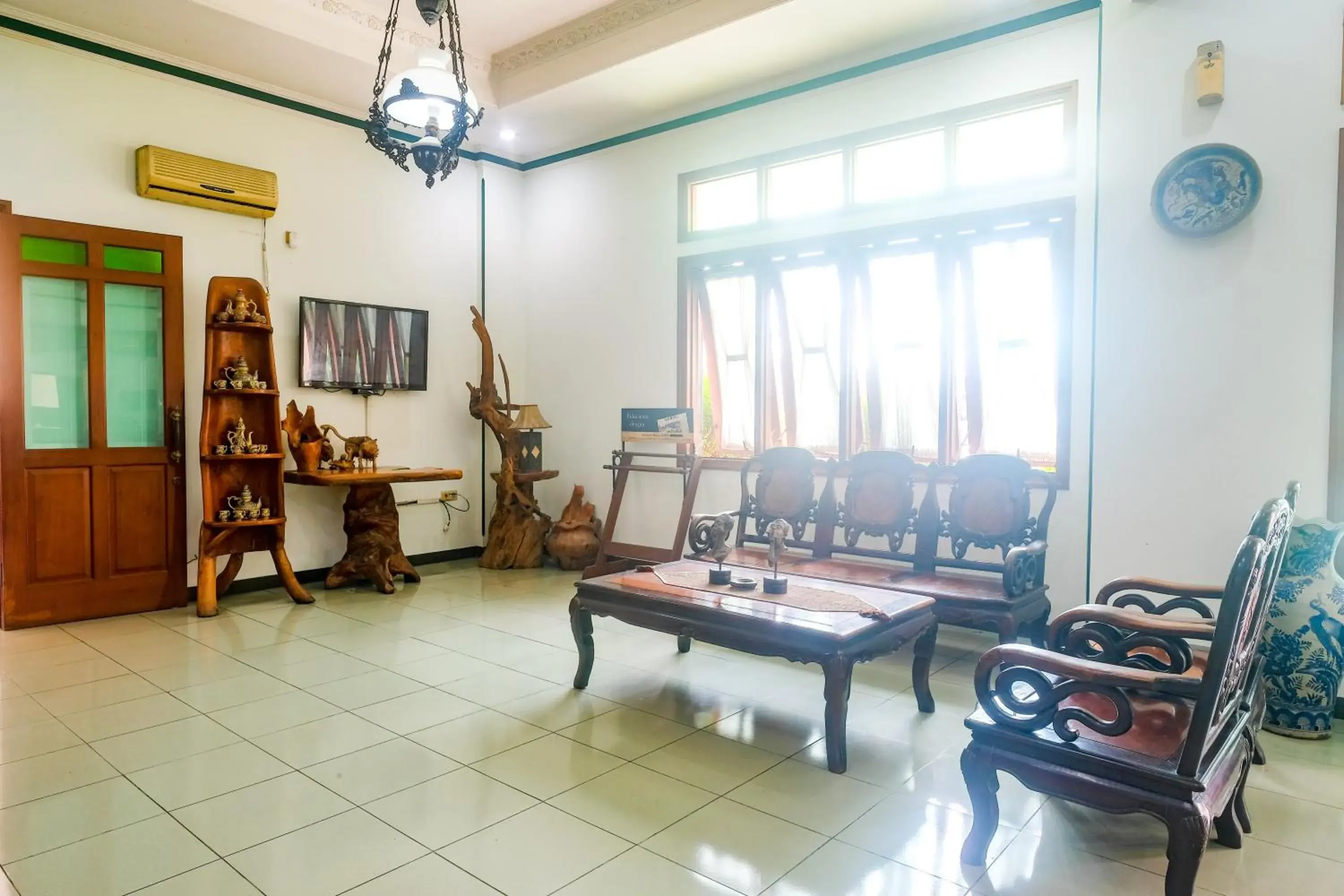 Lobby or reception in RedDoorz near XT Square Yogyakarta Lobby or reception in RedDoorz near XT Square Yogyakarta