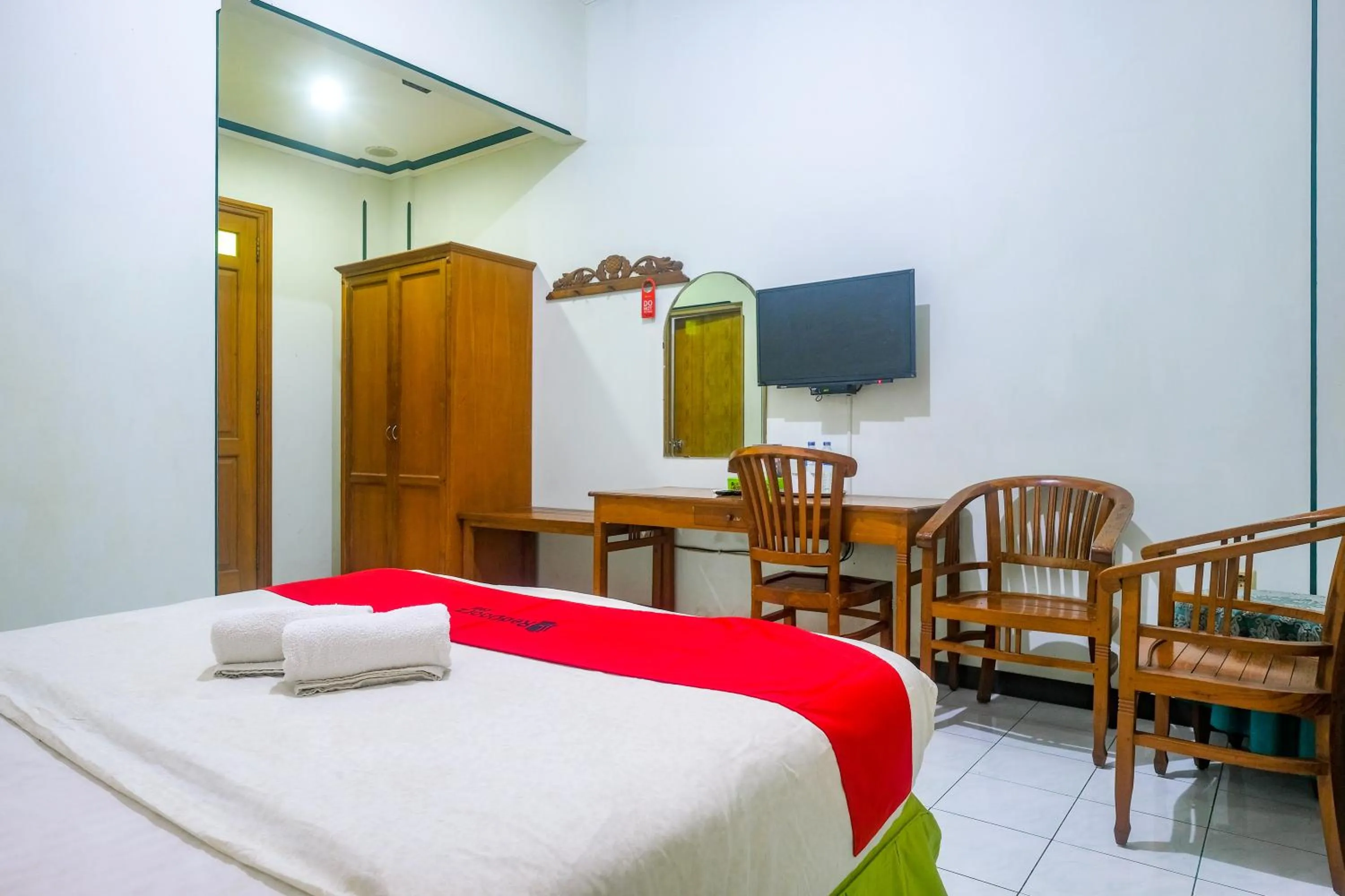 Bedroom, Bed in RedDoorz near XT Square Yogyakarta