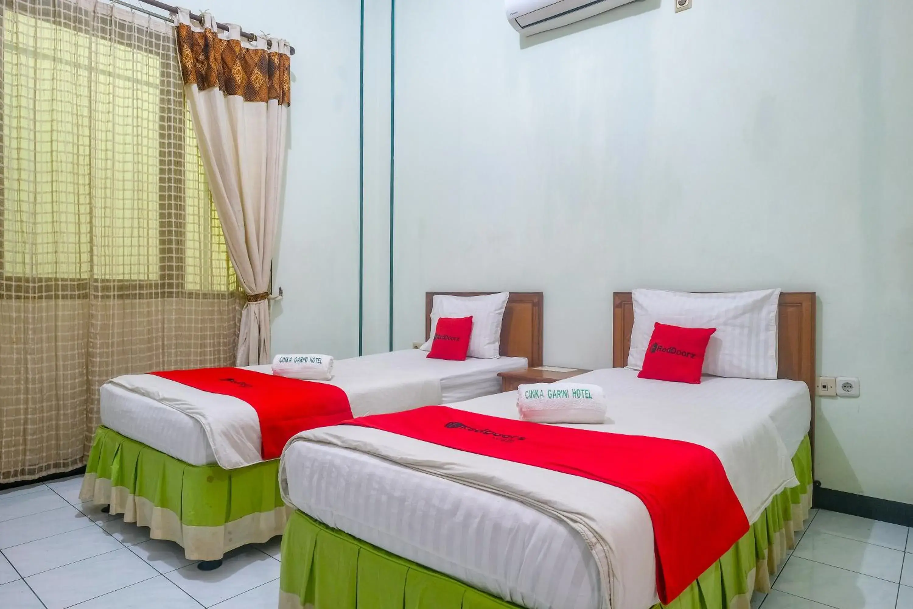 Bedroom, Bed in RedDoorz near XT Square Yogyakarta Bedroom, Bed in RedDoorz near XT Square Yogyakarta