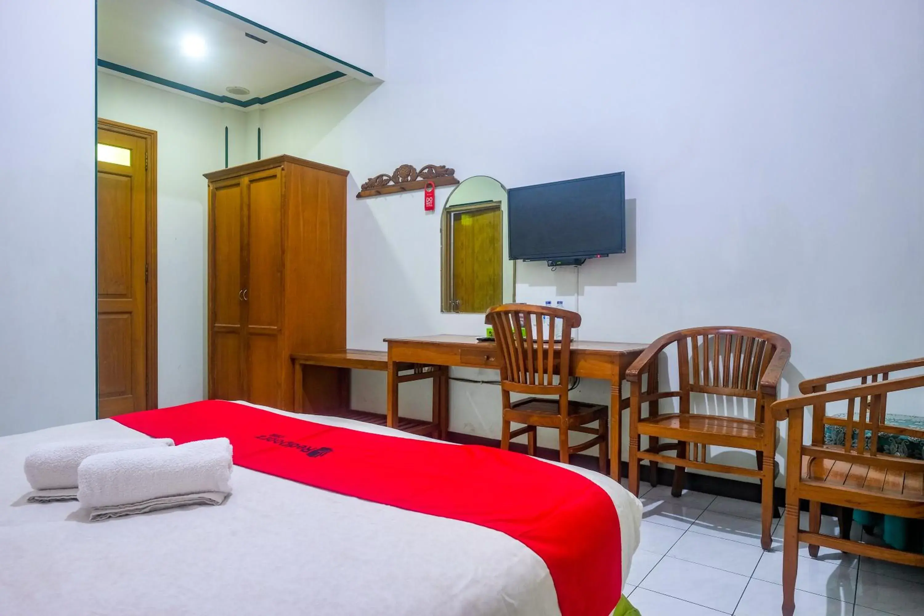 Bedroom, Bed in RedDoorz near XT Square Yogyakarta Bedroom, Bed in RedDoorz near XT Square Yogyakarta