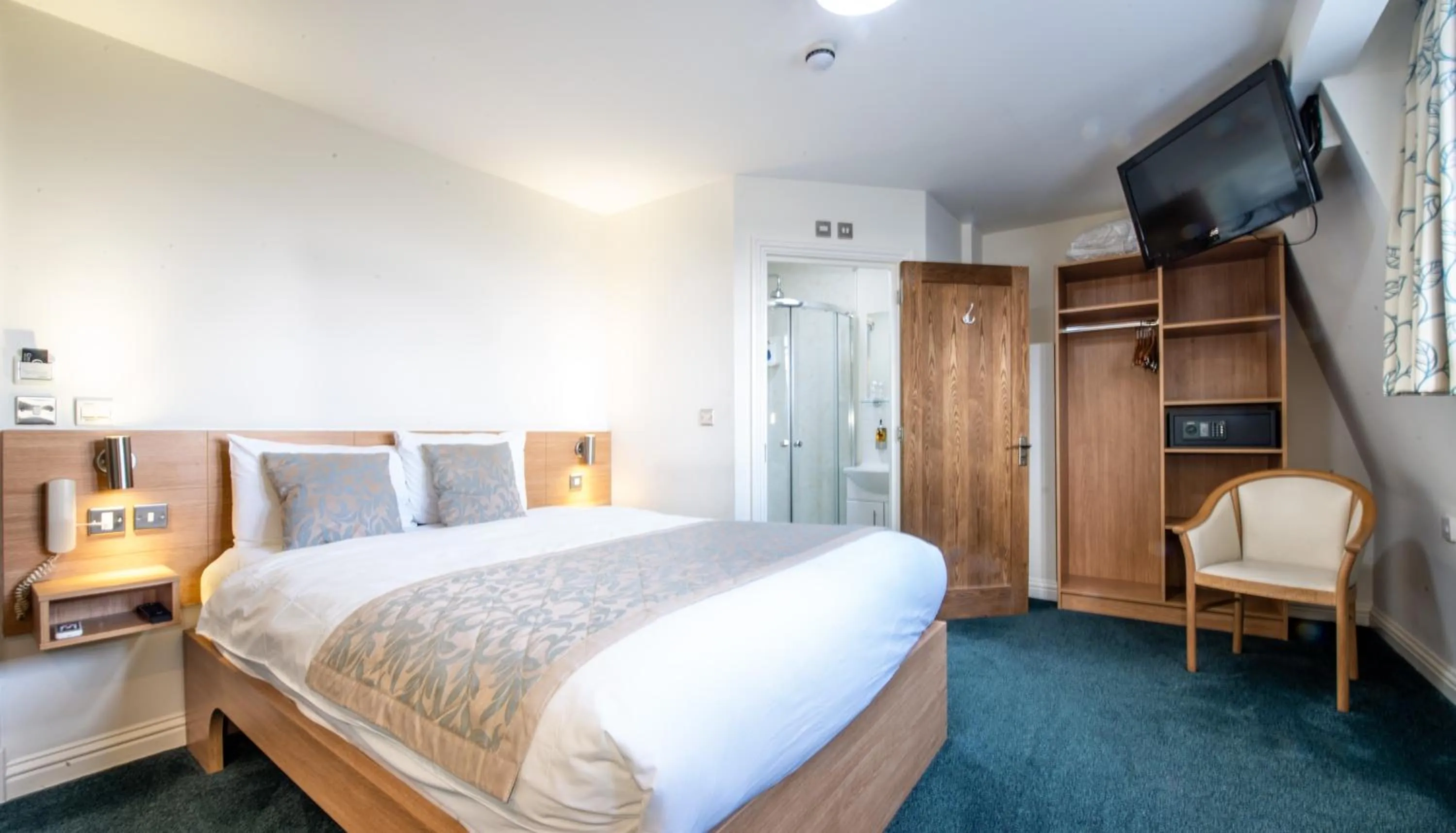 Bedroom, Bed in Fox Connaught London ExCel