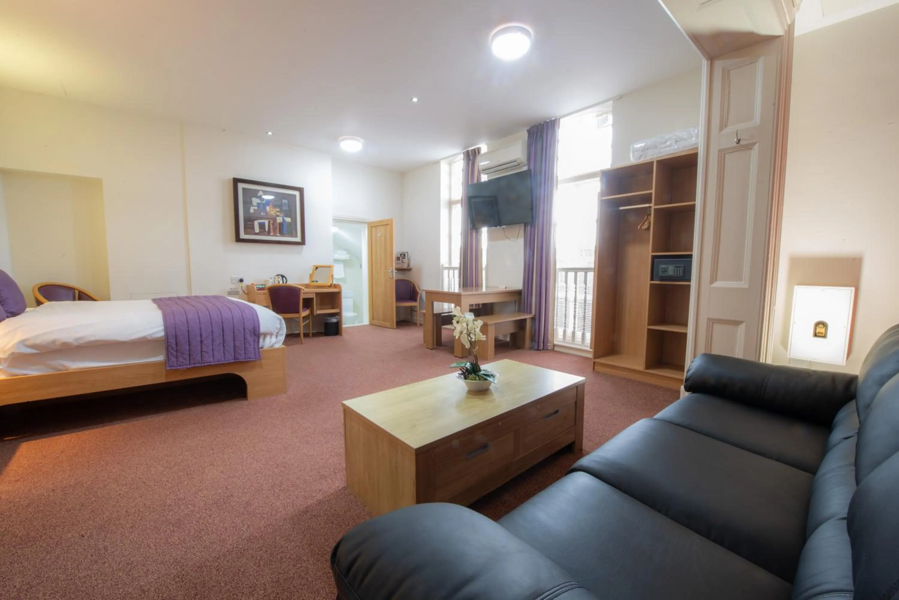 Bedroom, Bed in Fox Connaught London ExCel