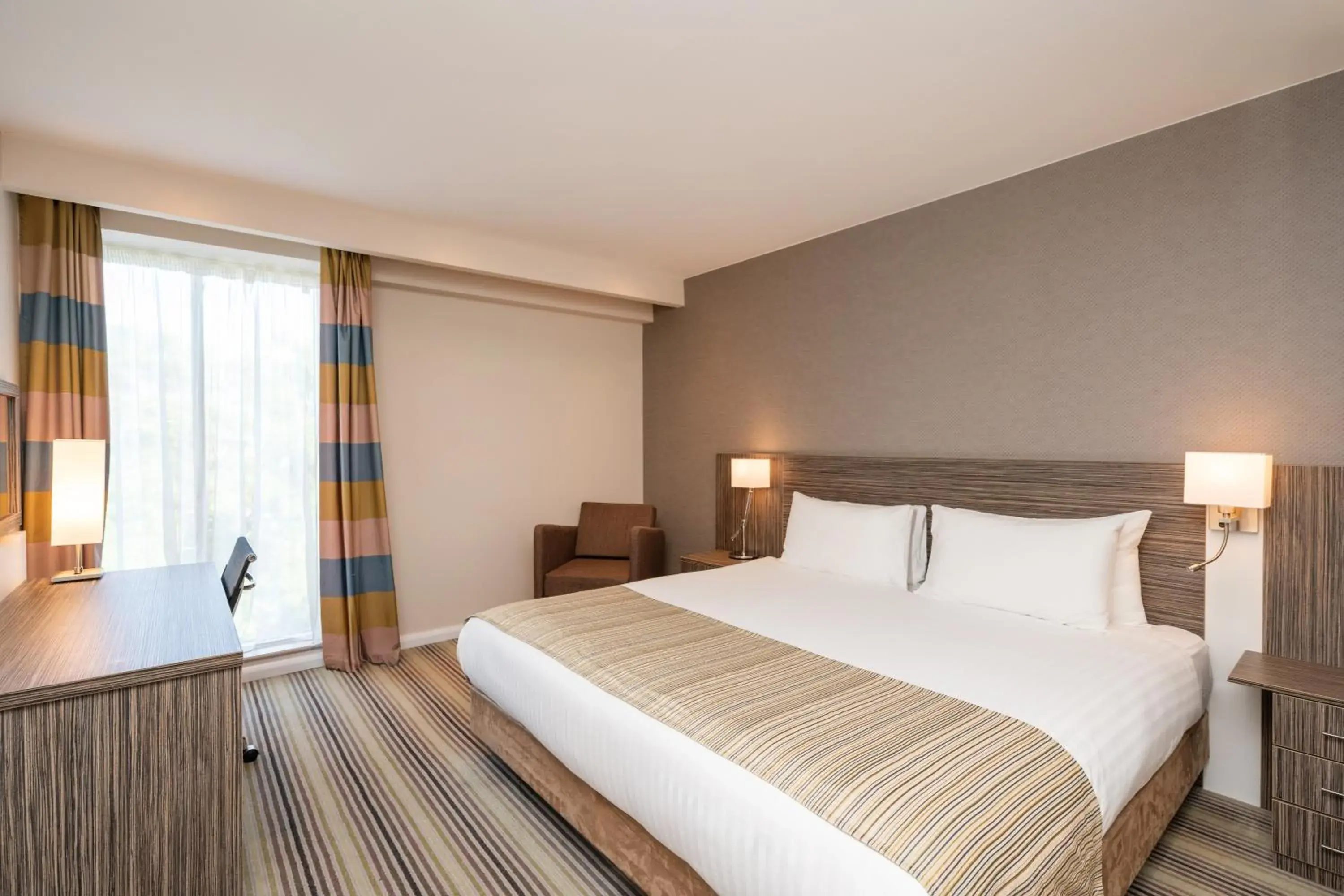 Standard King Room in Holiday Inn Southend by IHG Standard King Room in Holiday Inn Southend by IHG