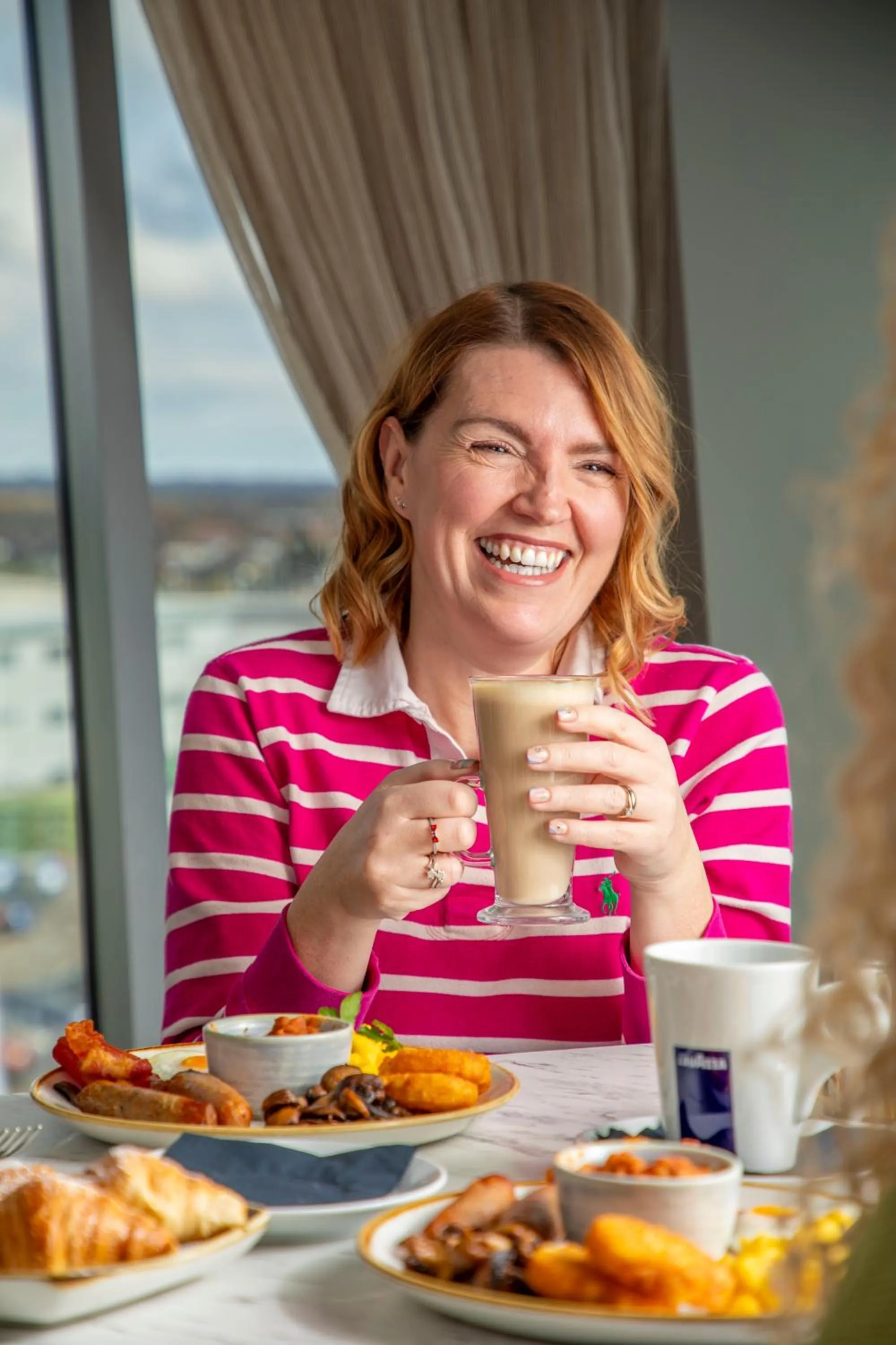 Lounge or bar in Holiday Inn Southend by IHG