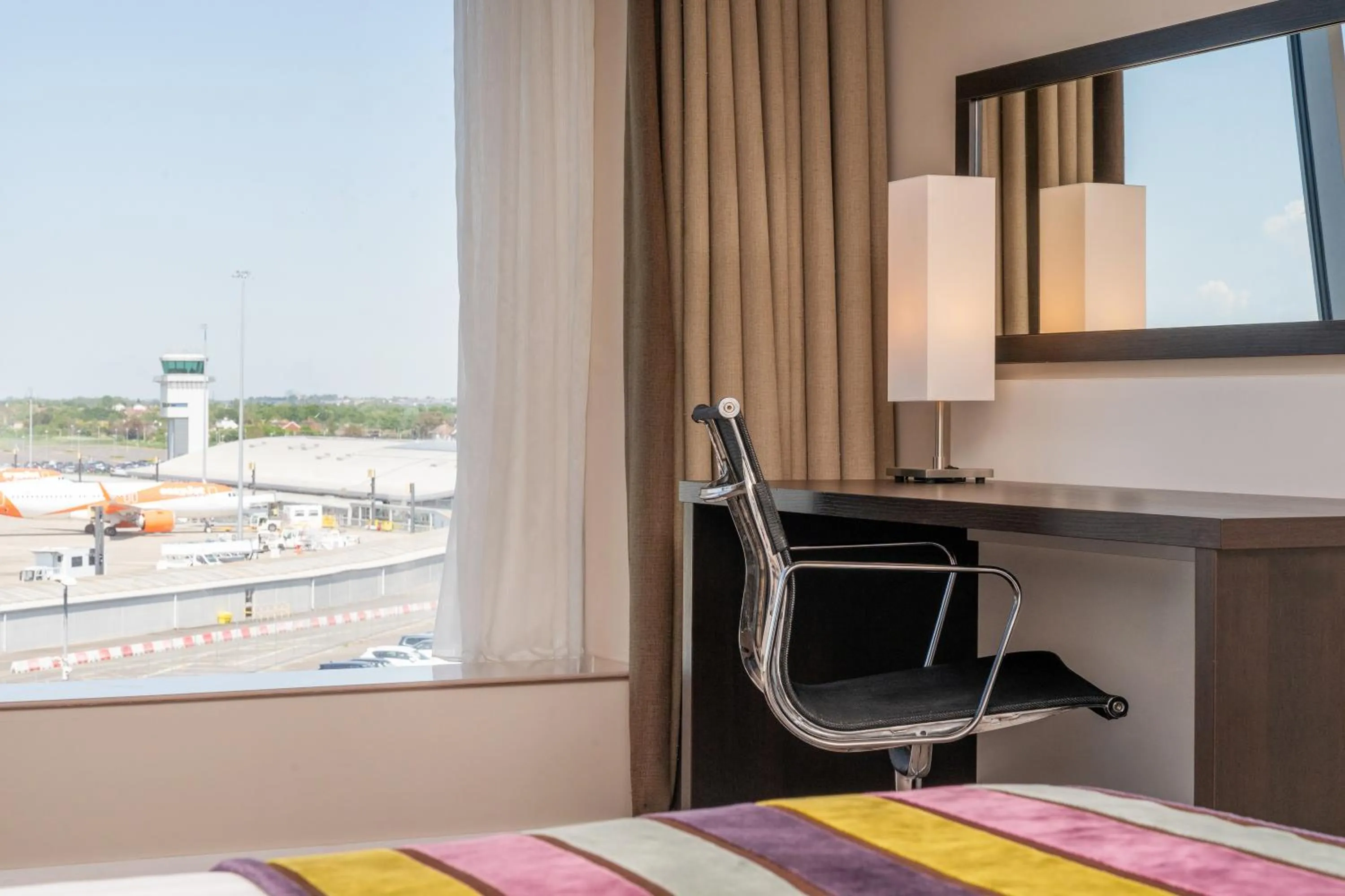 Seating area, Bed in Holiday Inn Southend by IHG