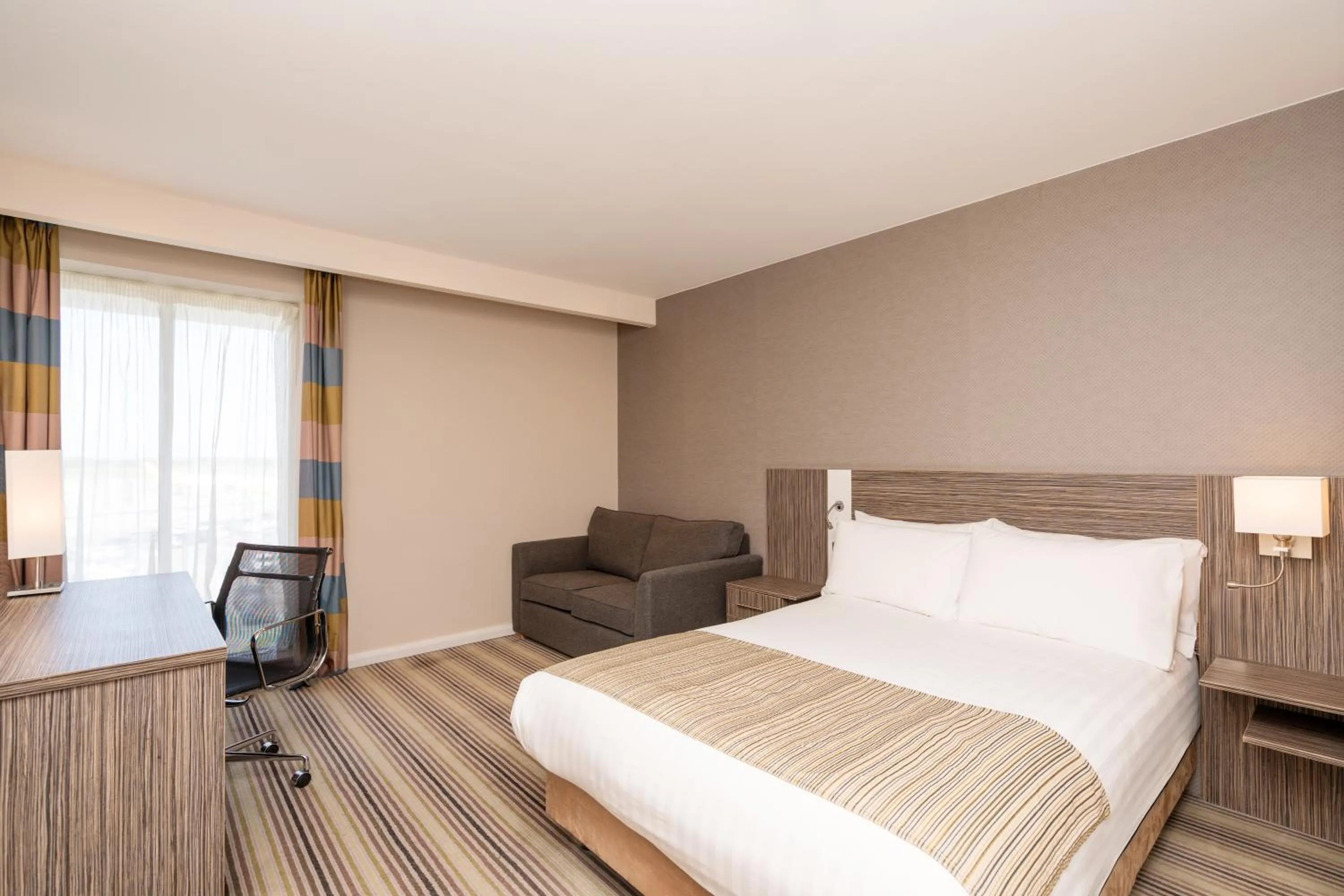 Bed in Holiday Inn Southend by IHG