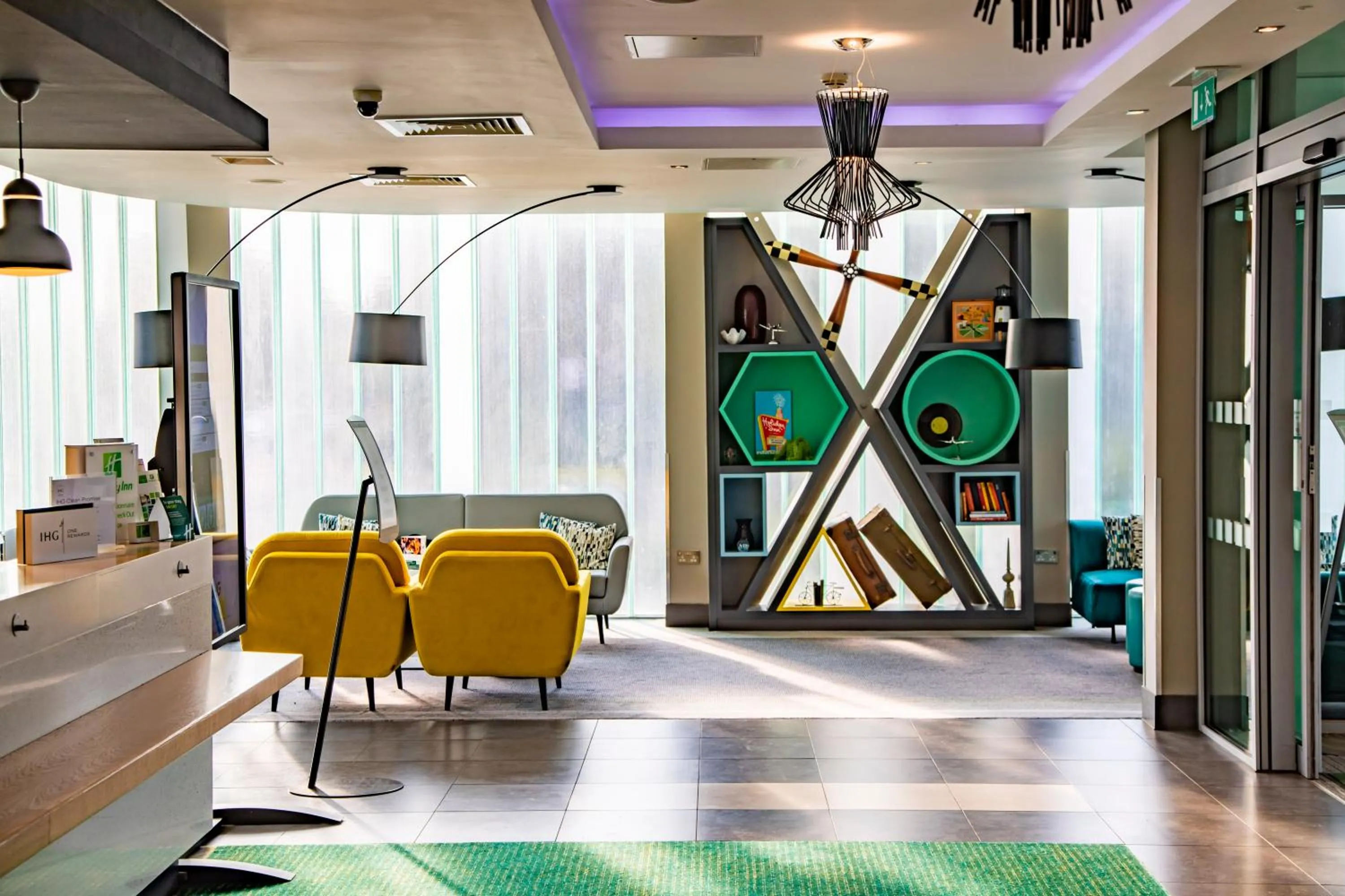 Lobby or reception in Holiday Inn Southend by IHG