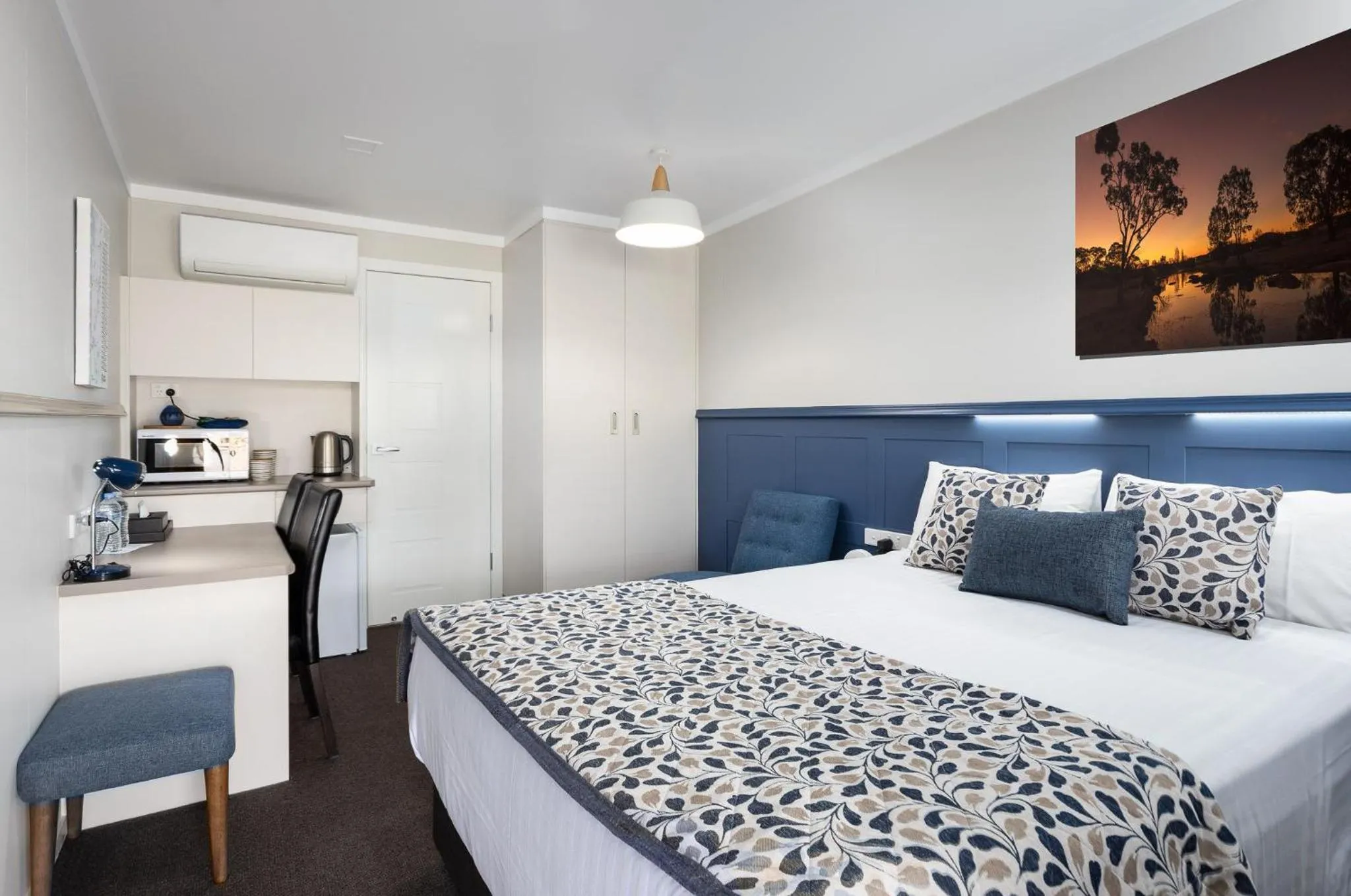 Deluxe Queen Room in Granite Belt Motel