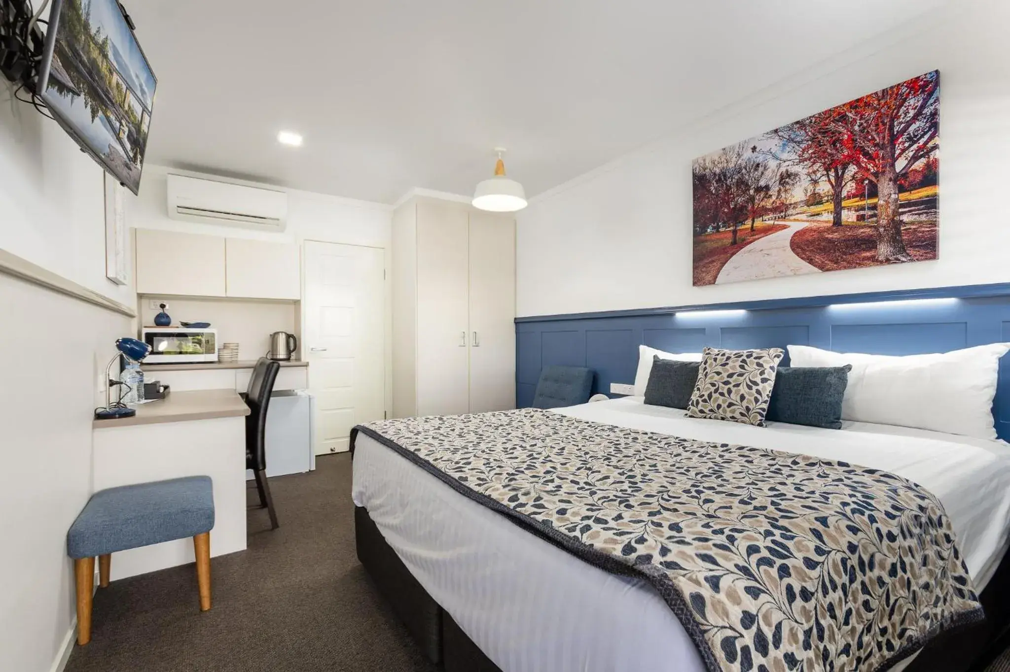 Deluxe King Room in Granite Belt Motel Deluxe King Room in Granite Belt Motel