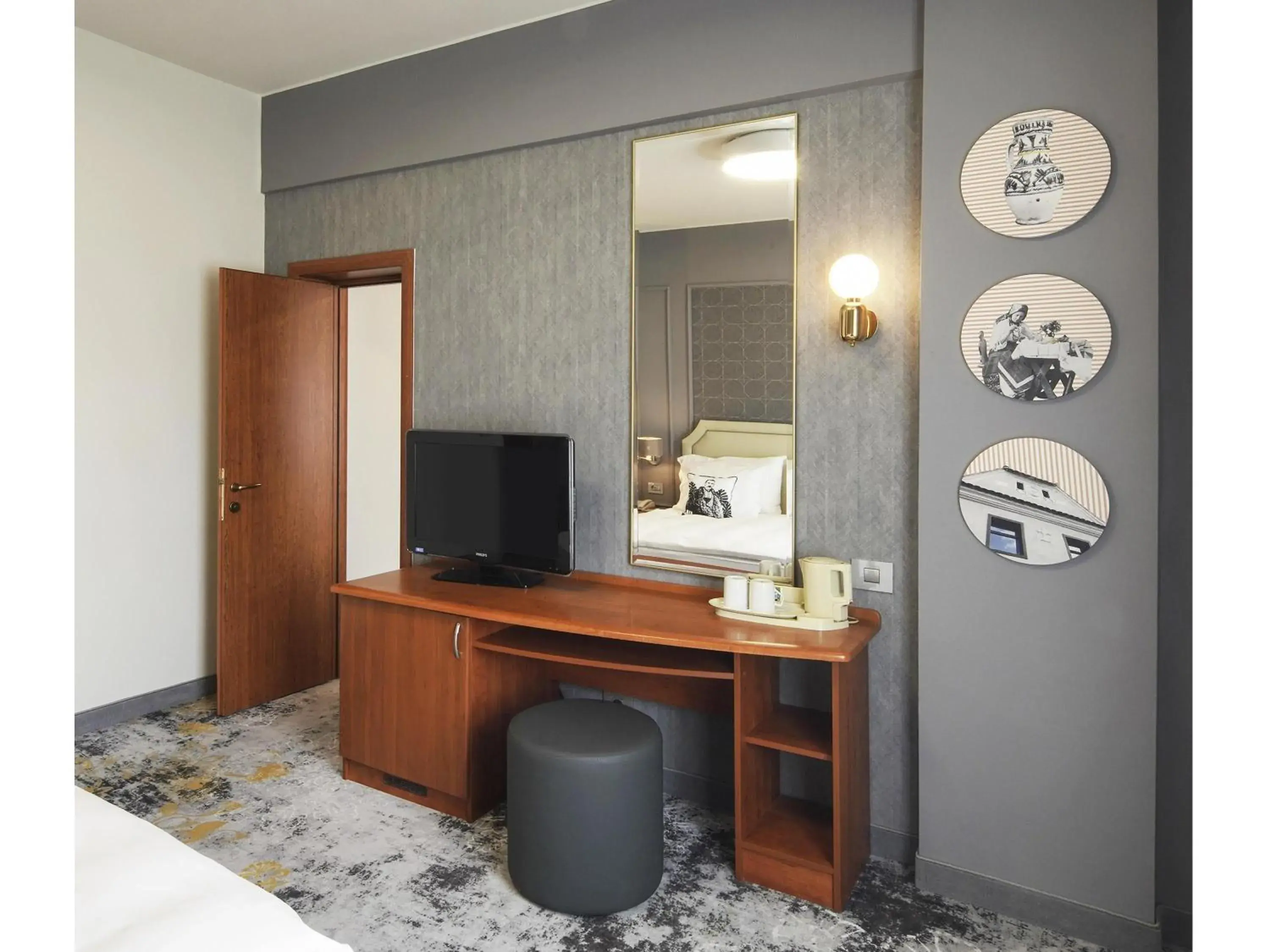 Bedroom, Bed in Mercure Sibiu Airport Bedroom, Bed in Mercure Sibiu Airport