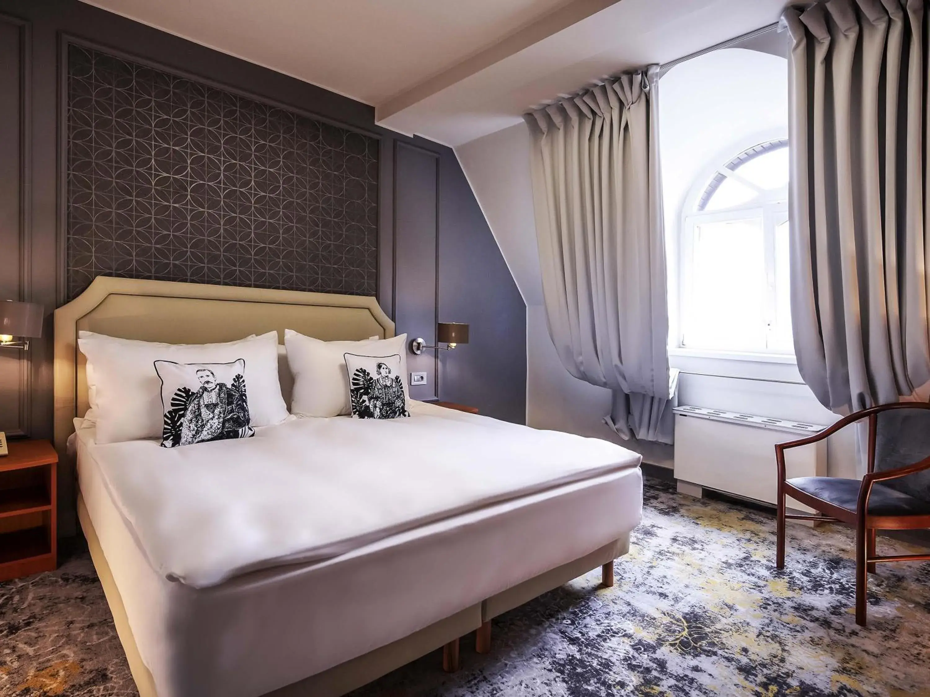 Bedroom, Bed in Mercure Sibiu Airport Bedroom, Bed in Mercure Sibiu Airport