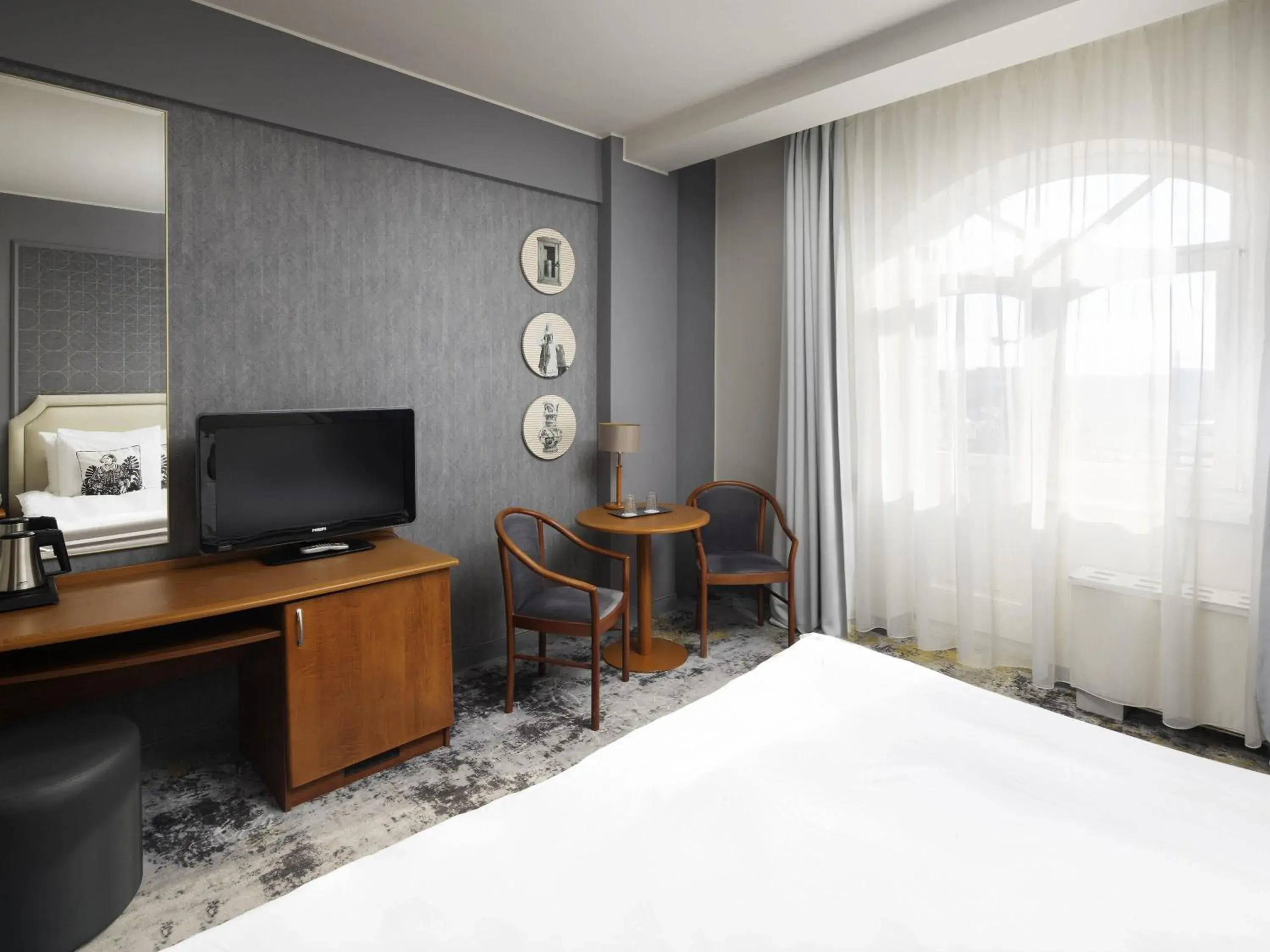 Bedroom, Bed in Mercure Sibiu Airport Bedroom, Bed in Mercure Sibiu Airport