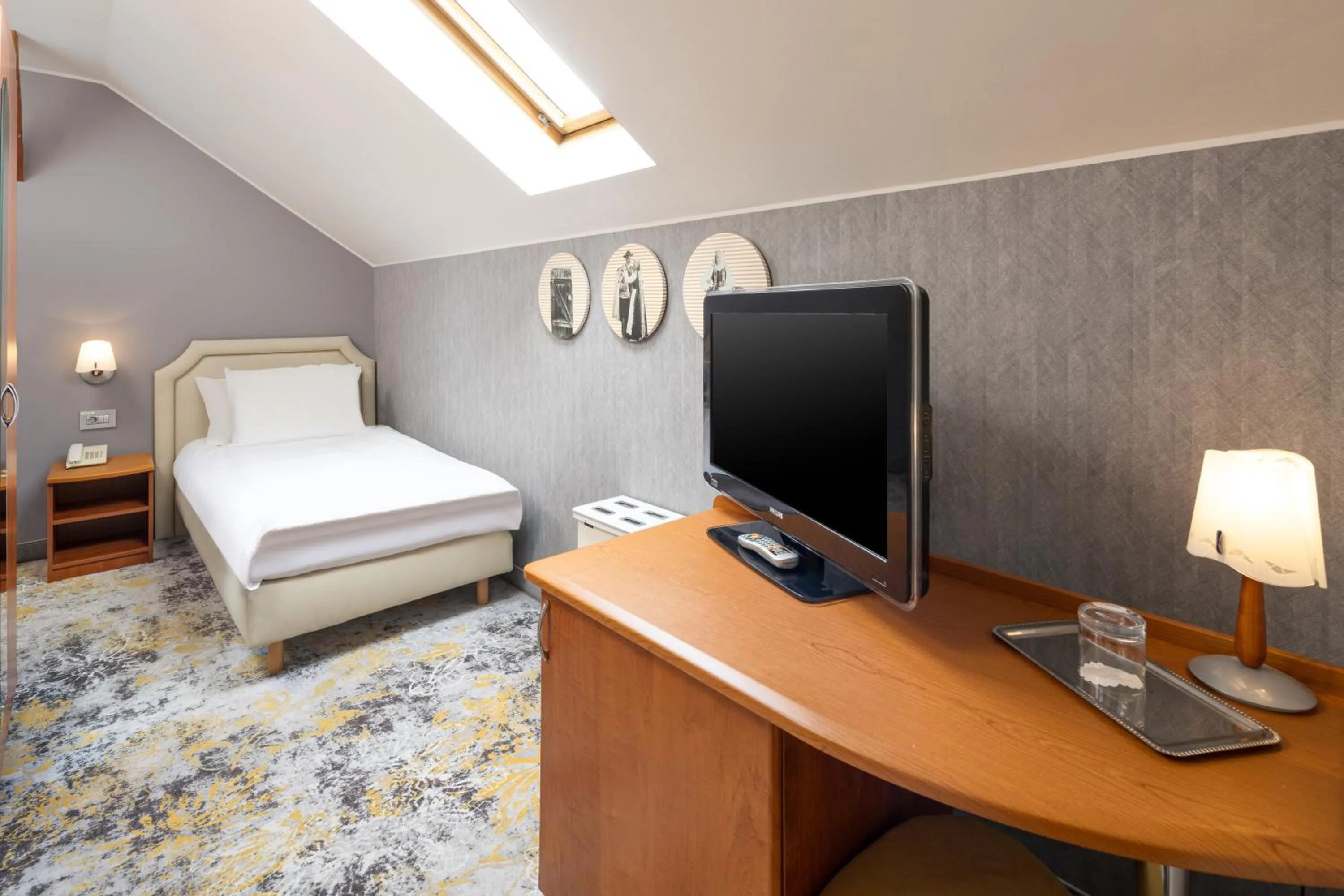 Photo of the whole room, Bed in Mercure Sibiu Airport