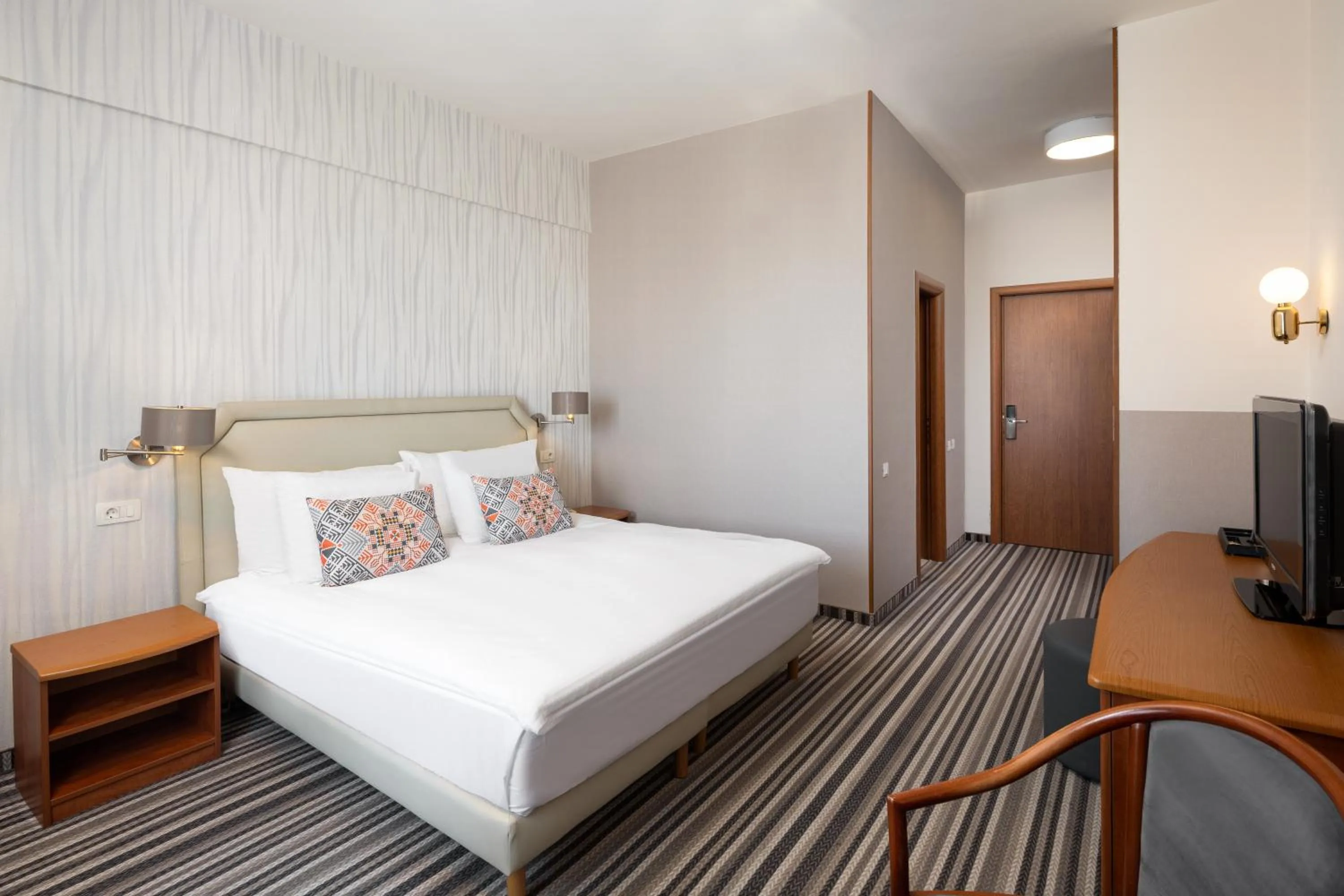 Bedroom, Bed in Mercure Sibiu Airport