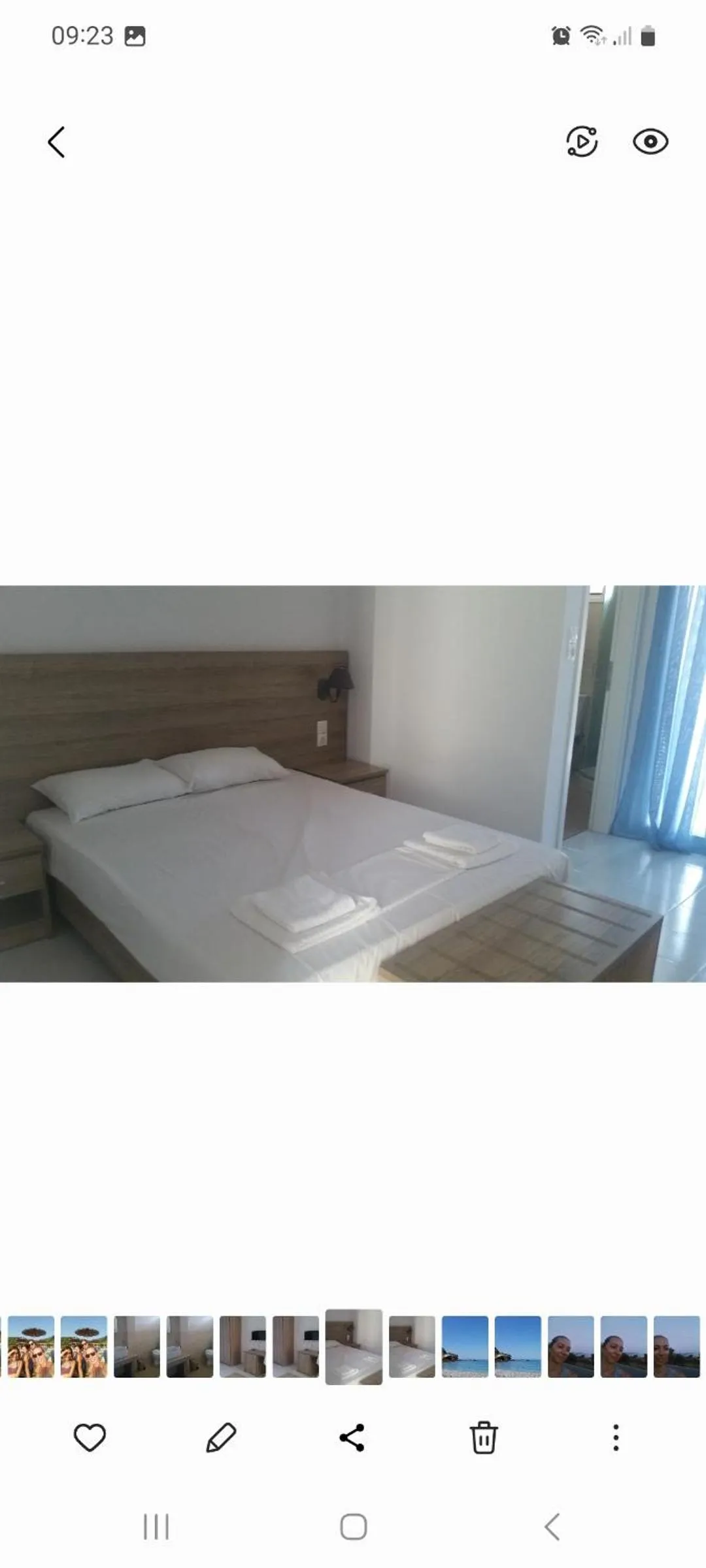Bed in Karafelas Hotel