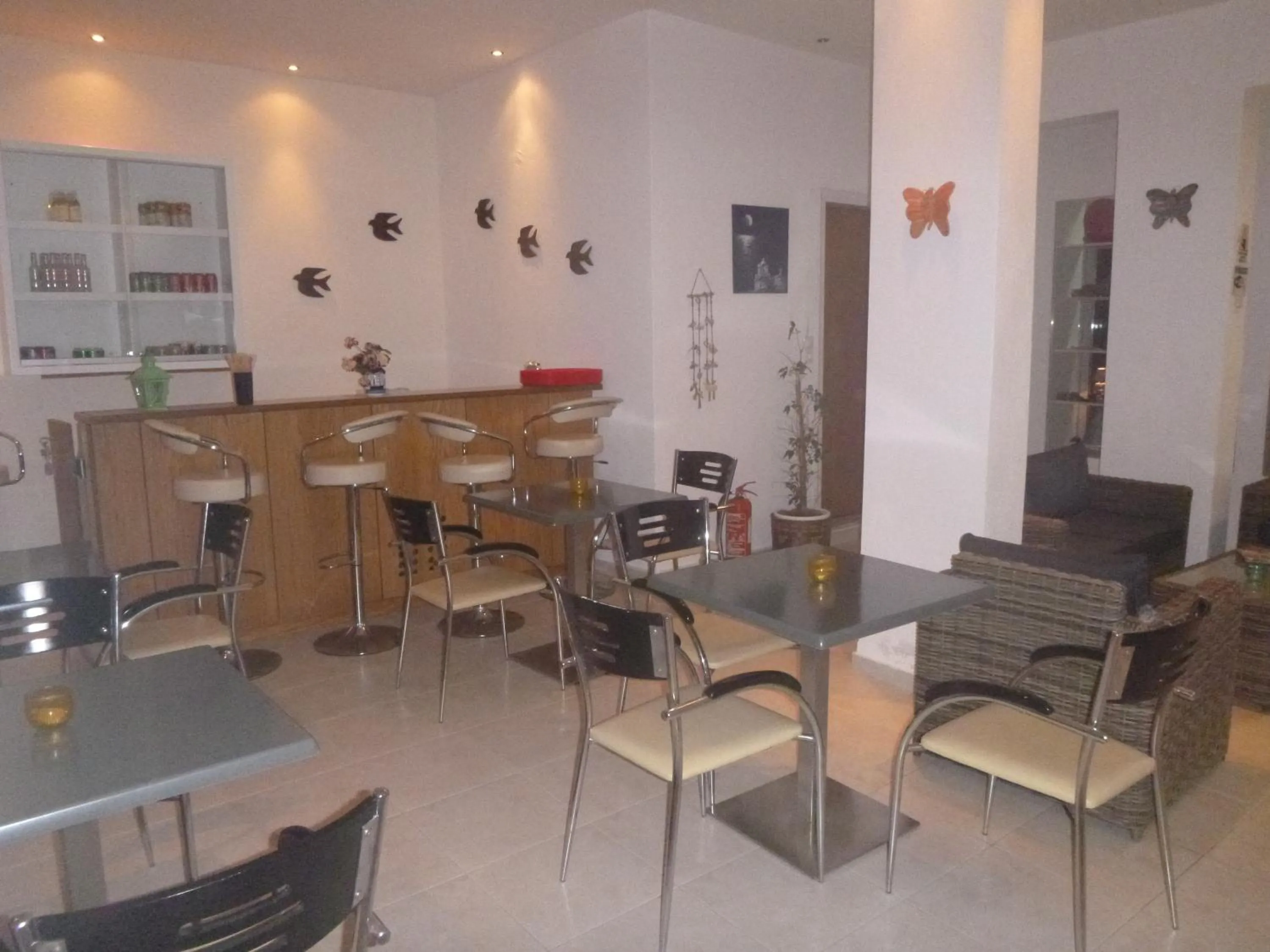 Restaurant/places to eat in Karafelas Hotel