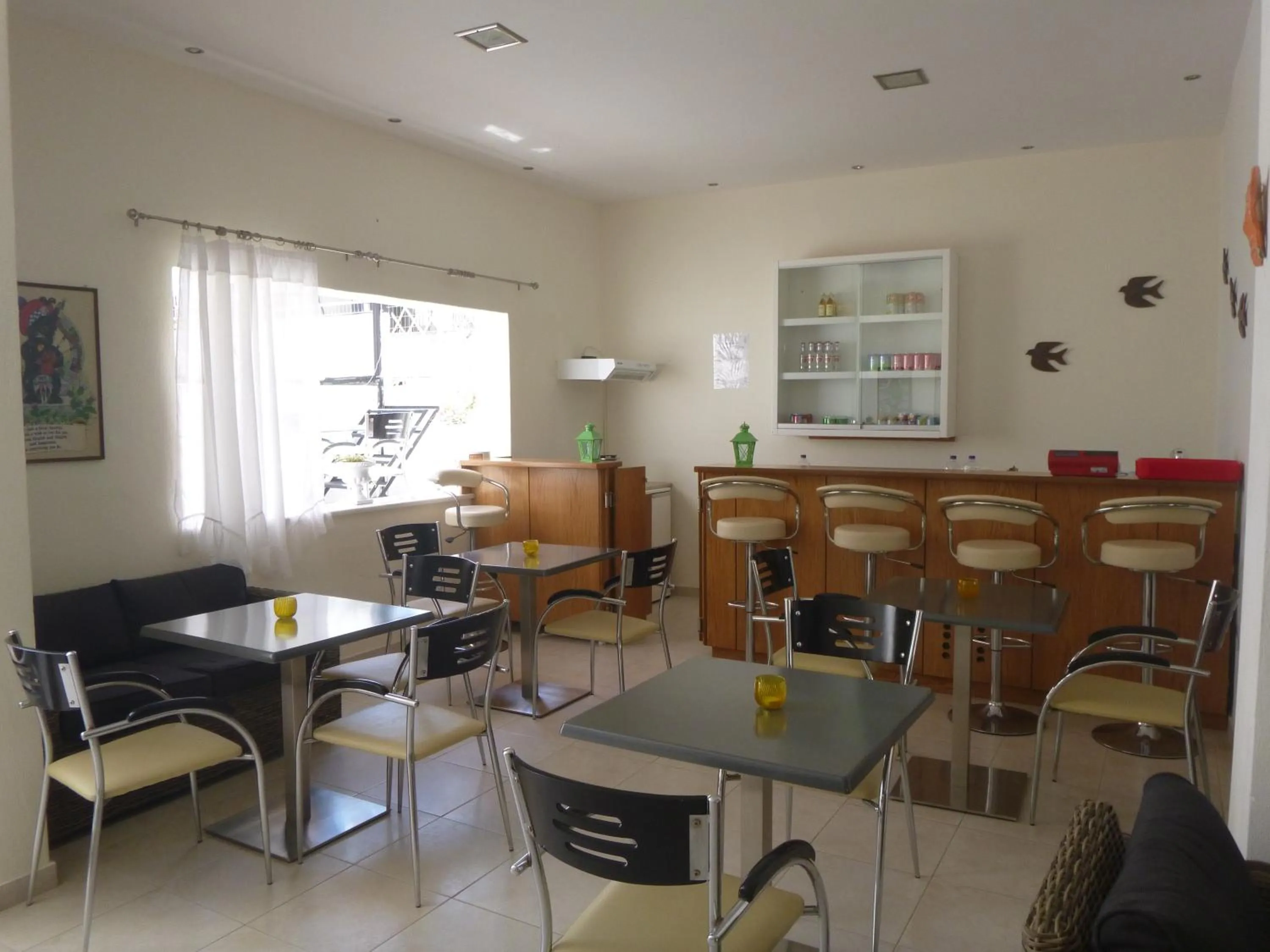 Restaurant/places to eat in Karafelas Hotel