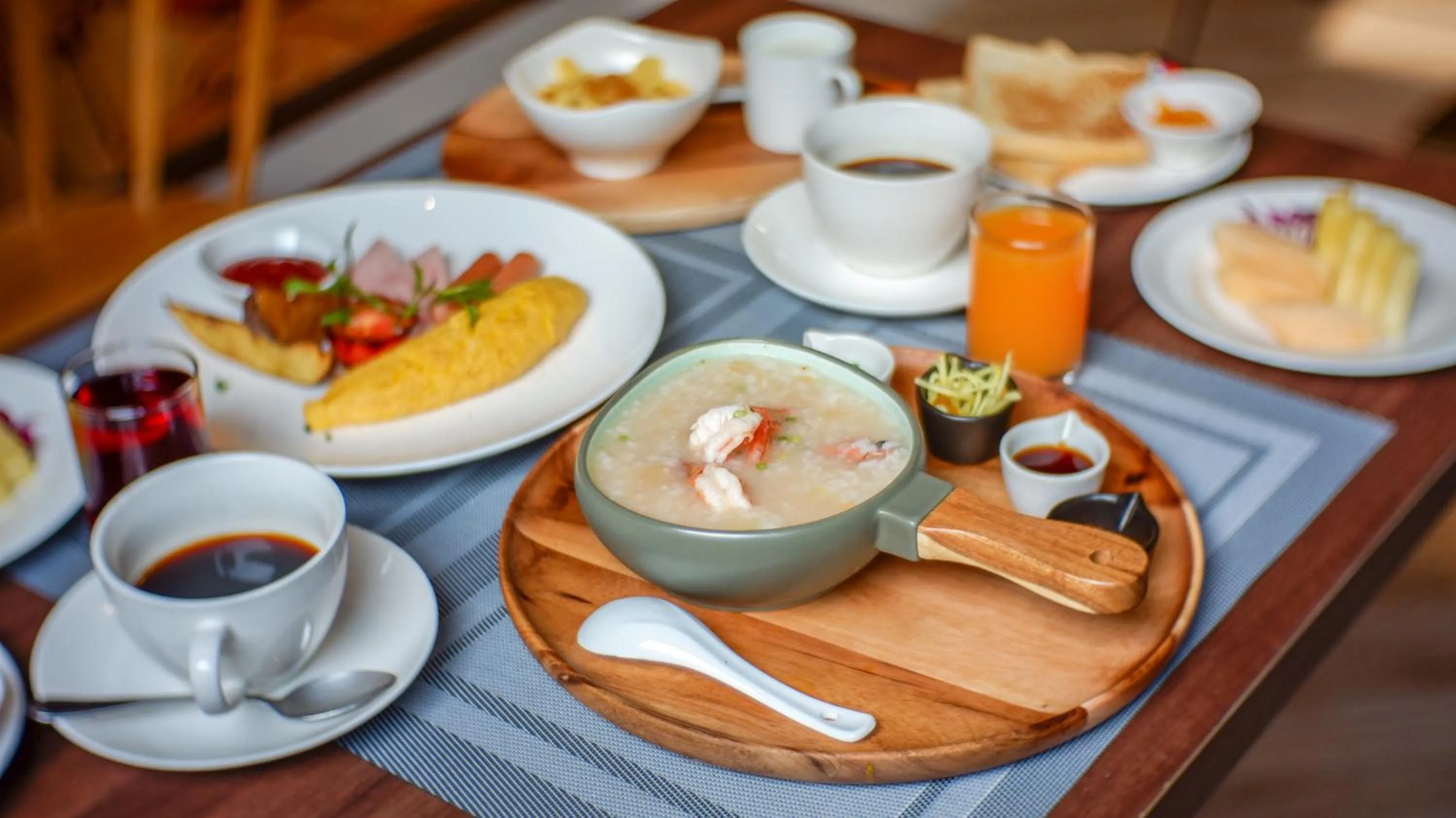 Food and drinks in SureStay By Best Western Iconic Suvarnabhumi