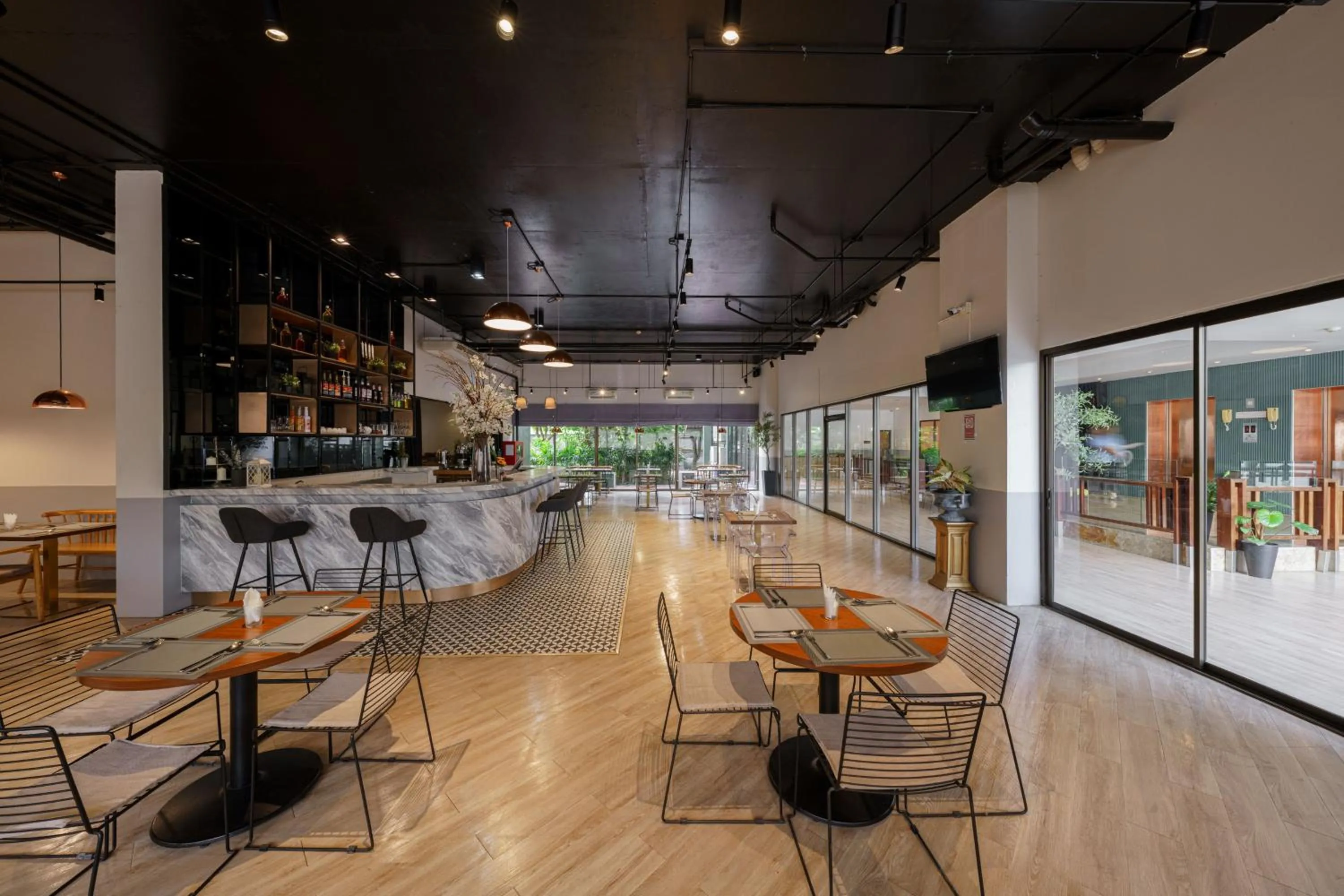 Restaurant/places to eat in SureStay By Best Western Iconic Suvarnabhumi